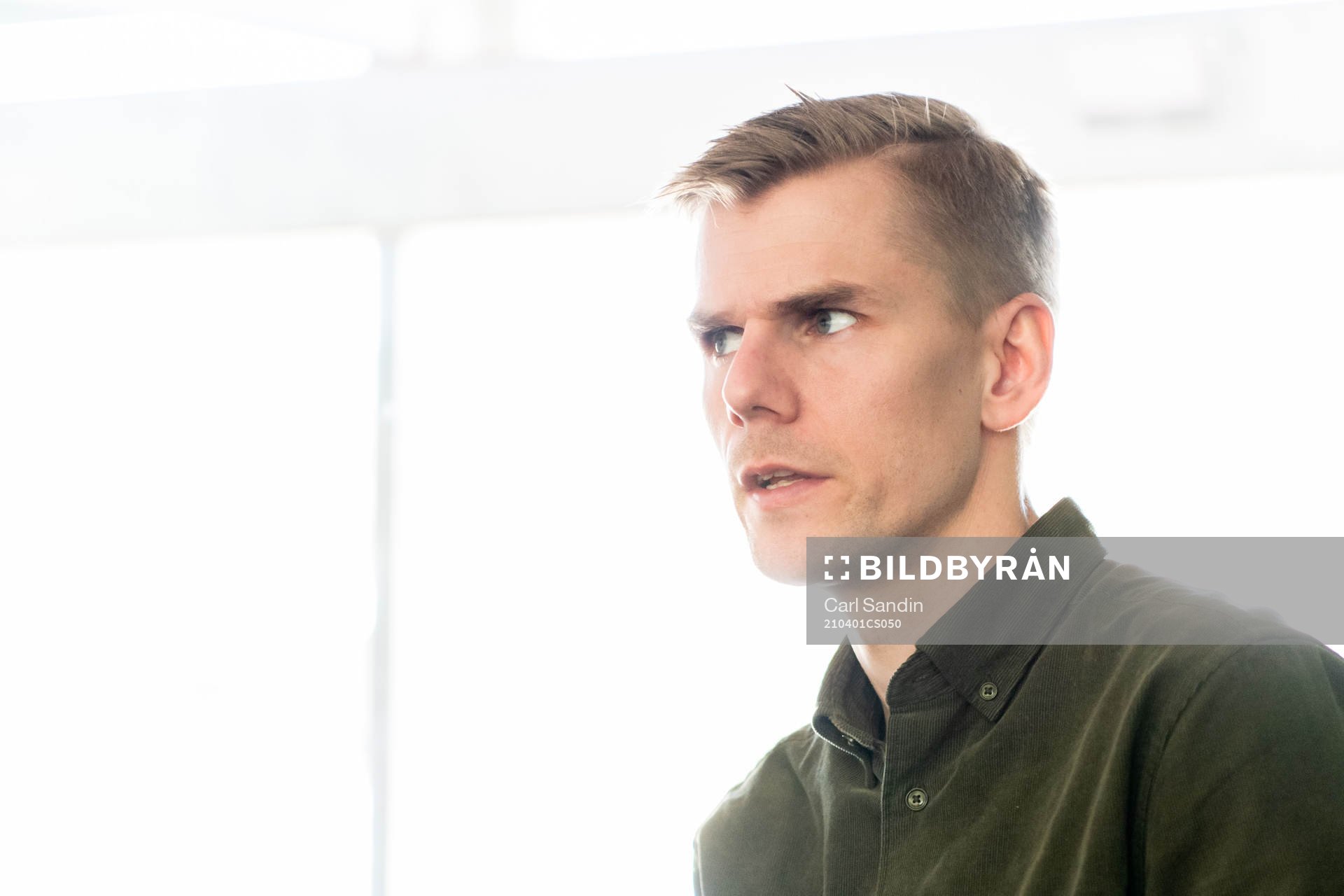 Ljungskiles tränare Erik Lund blir intervjuad
