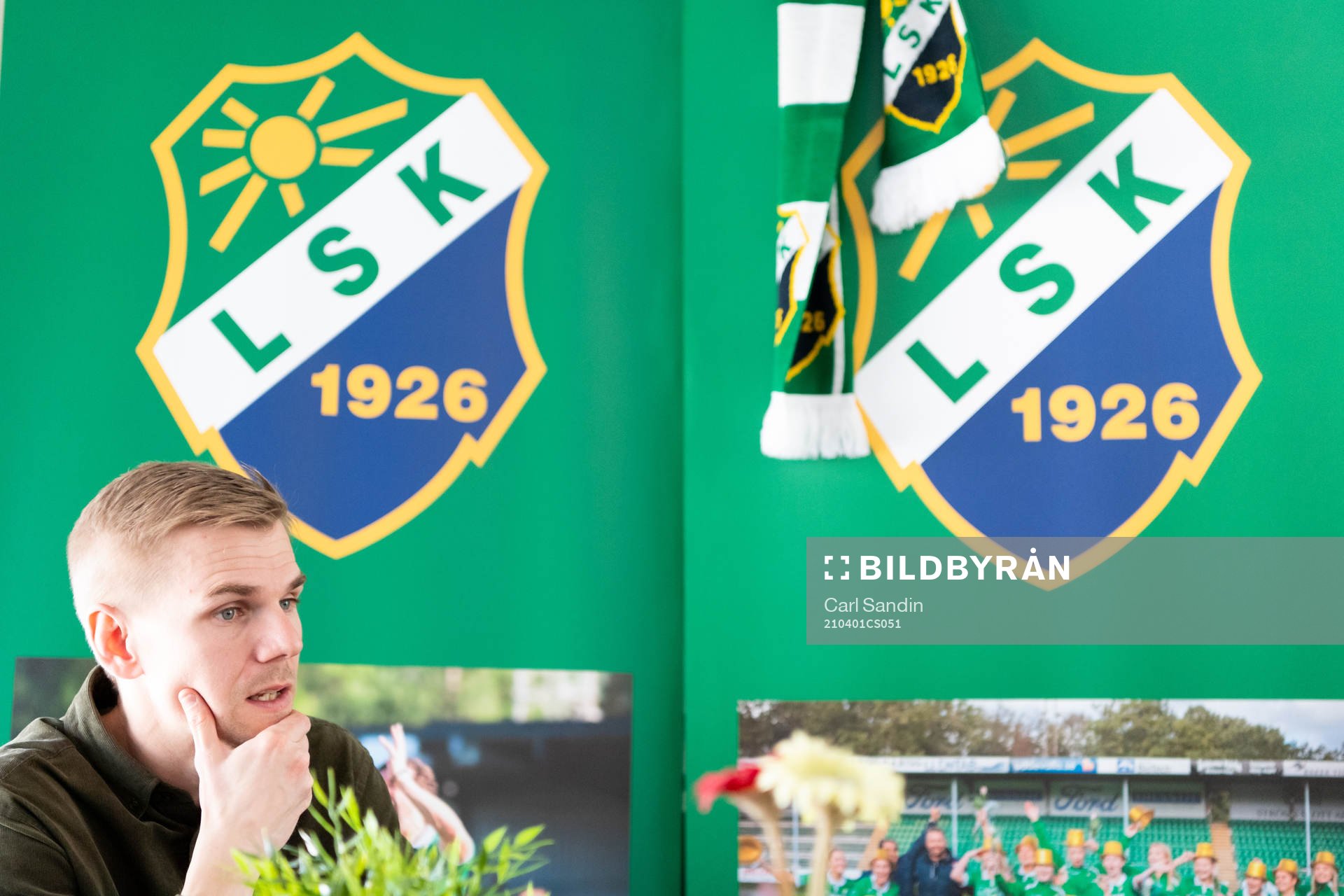 Ljungskiles tränare Erik Lund blir intervjuad