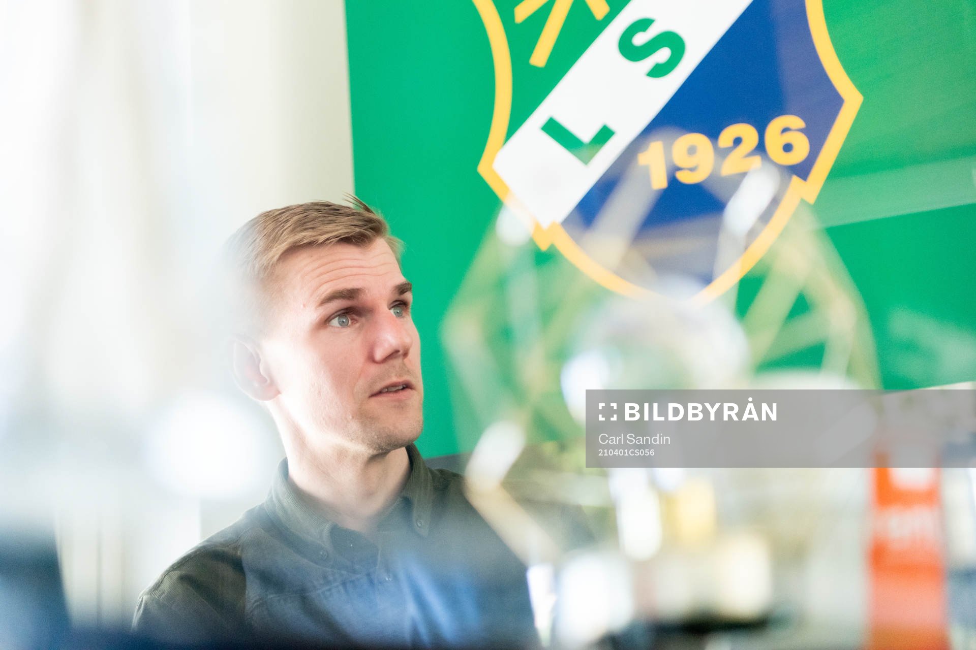 Ljungskiles tränare Erik Lund blir intervjuad