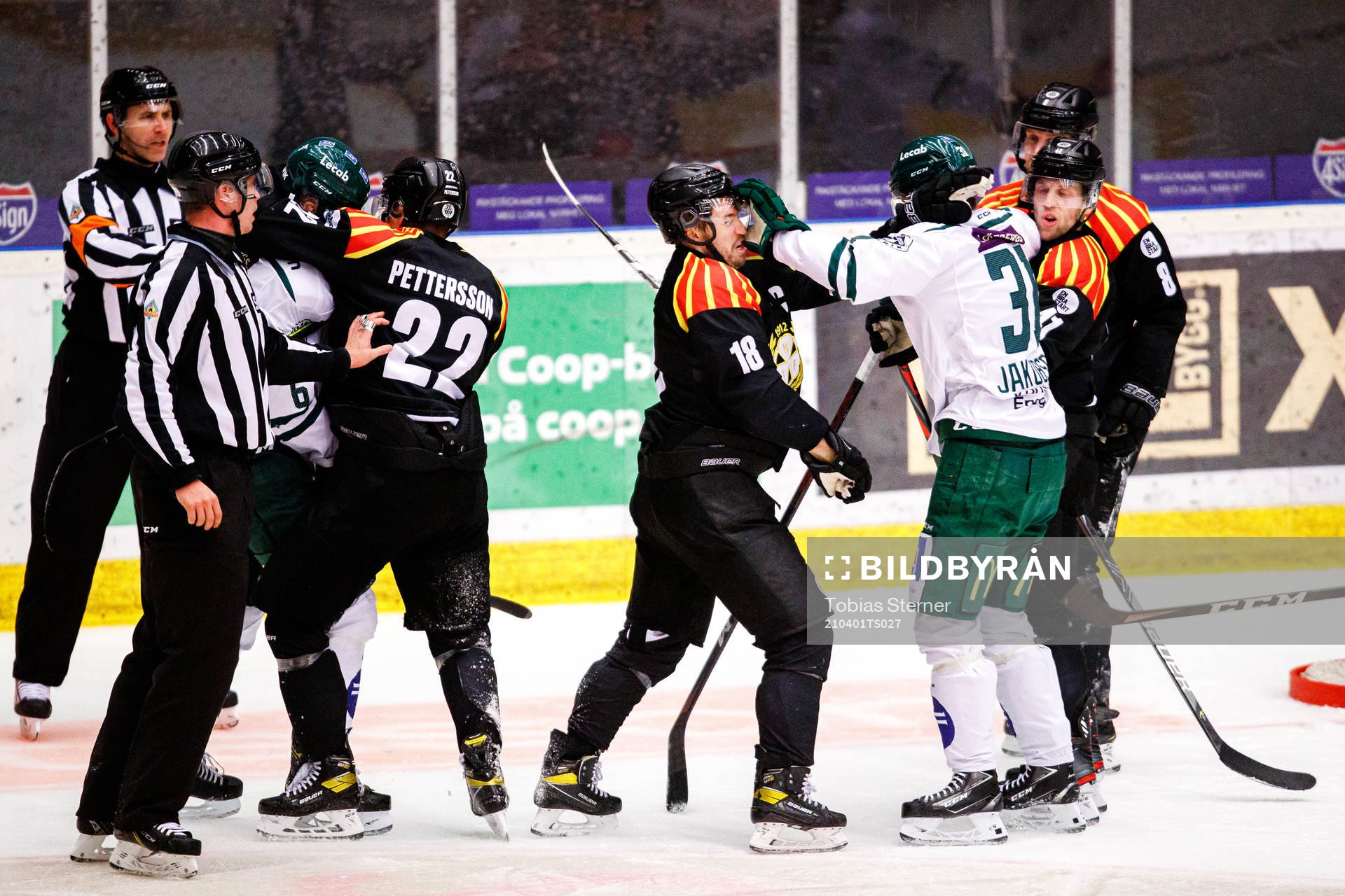 Bråk mellan Brynäs Anton Rödin och Färjestads Carl