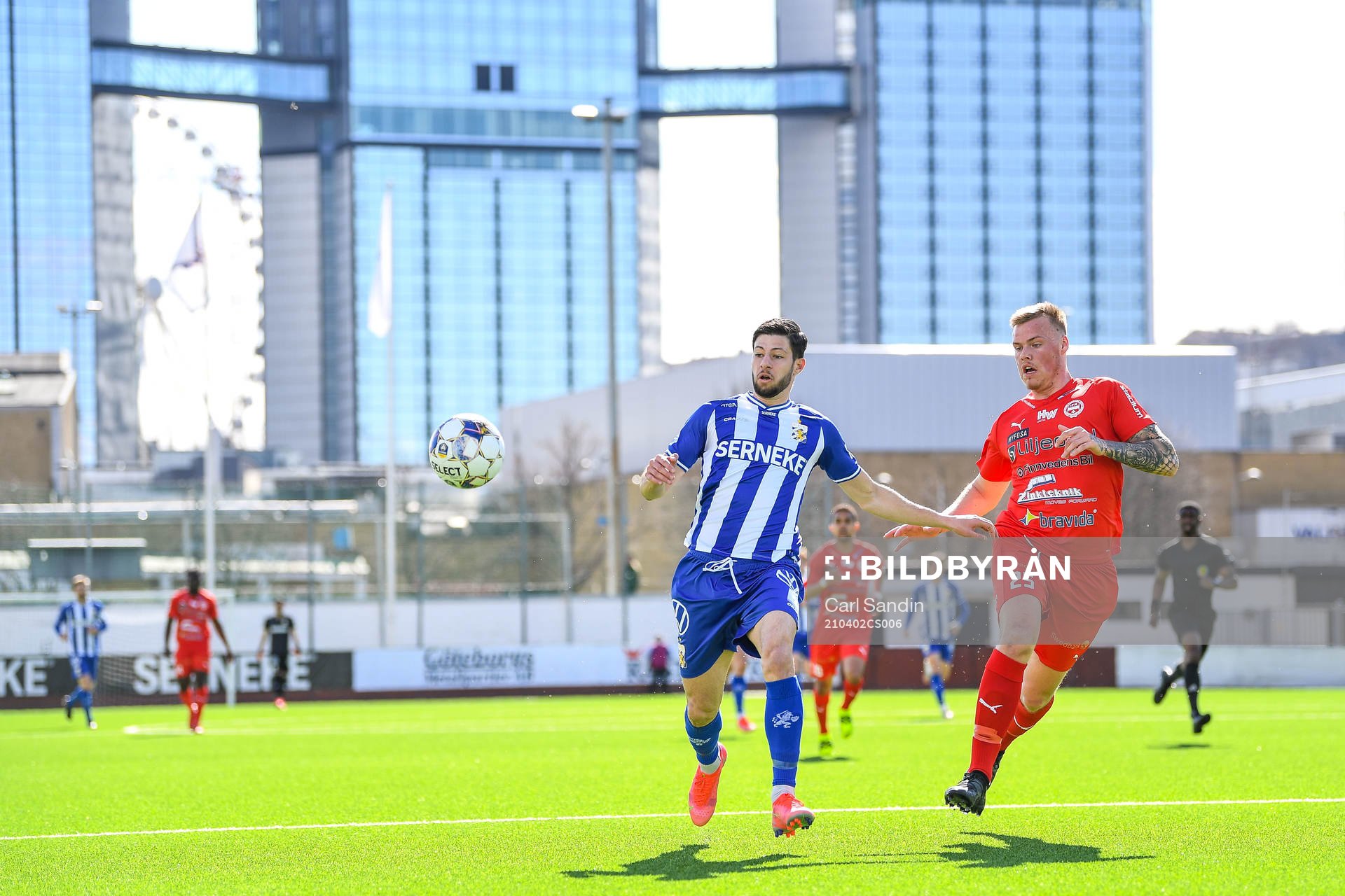 IFK Göteborgs Kevin Yakob och Värnamos Victor Eriksson