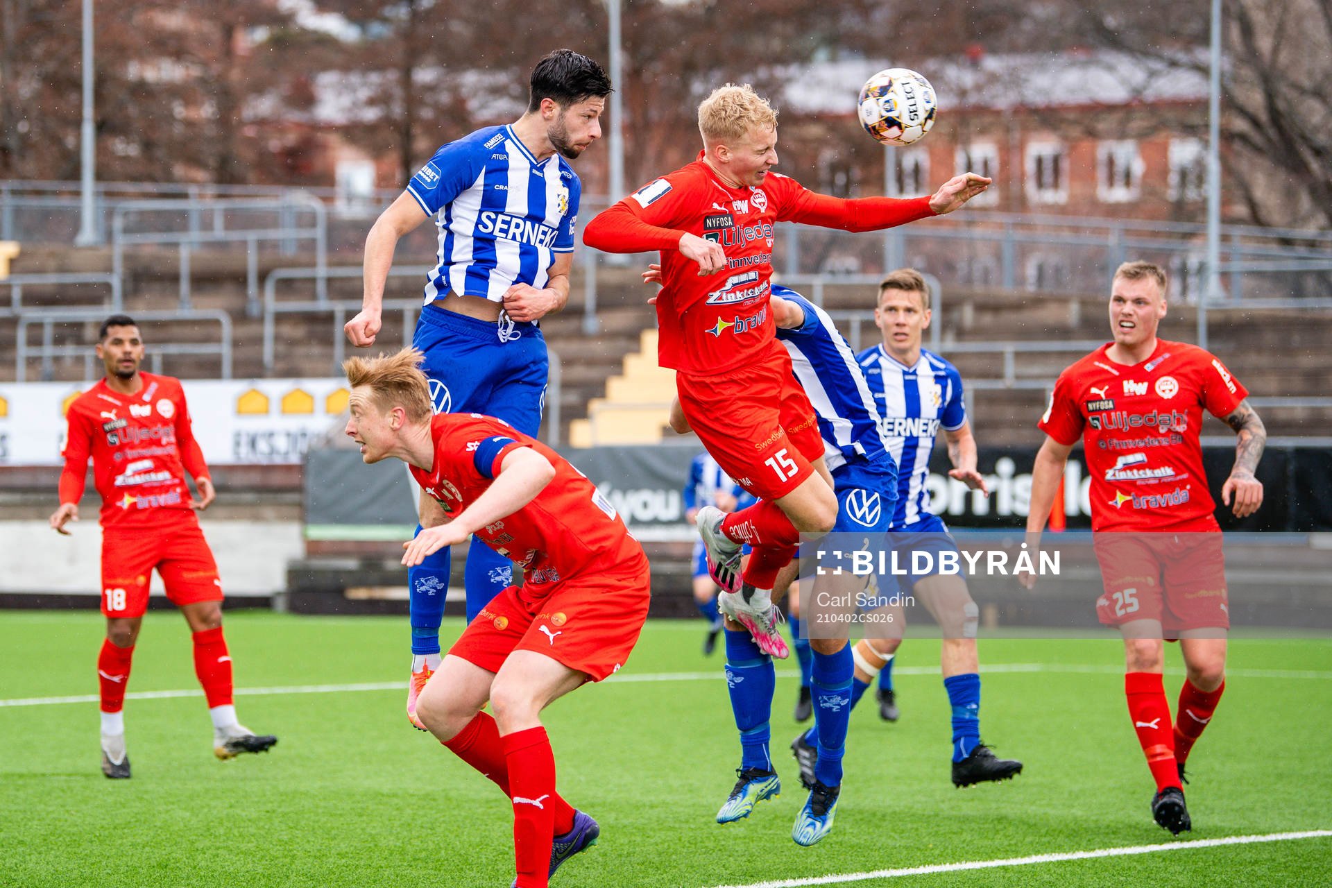 IFK Göteborgs Kevin Yakob och Värnamos Victor Eriksson