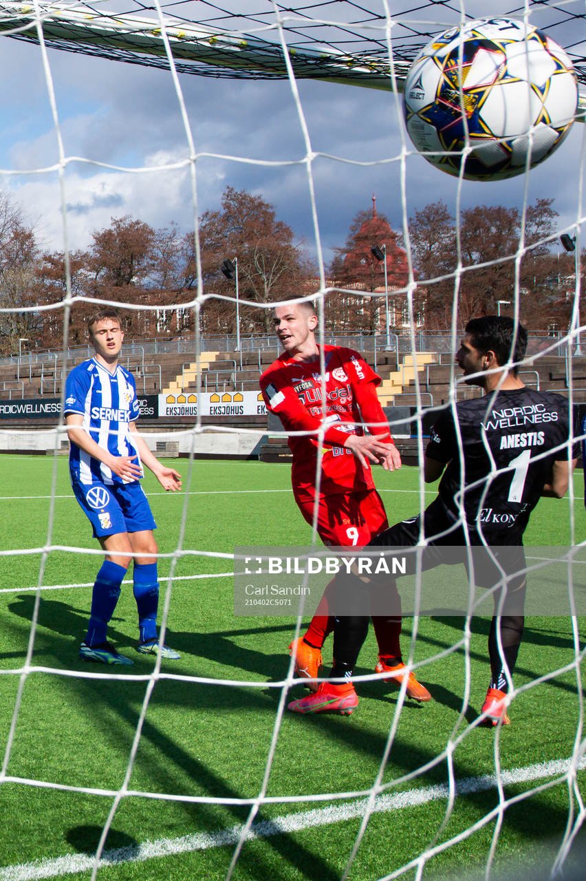 Värnamos Oscar Johansson gör 0-1 bakom IFK Göteborgs