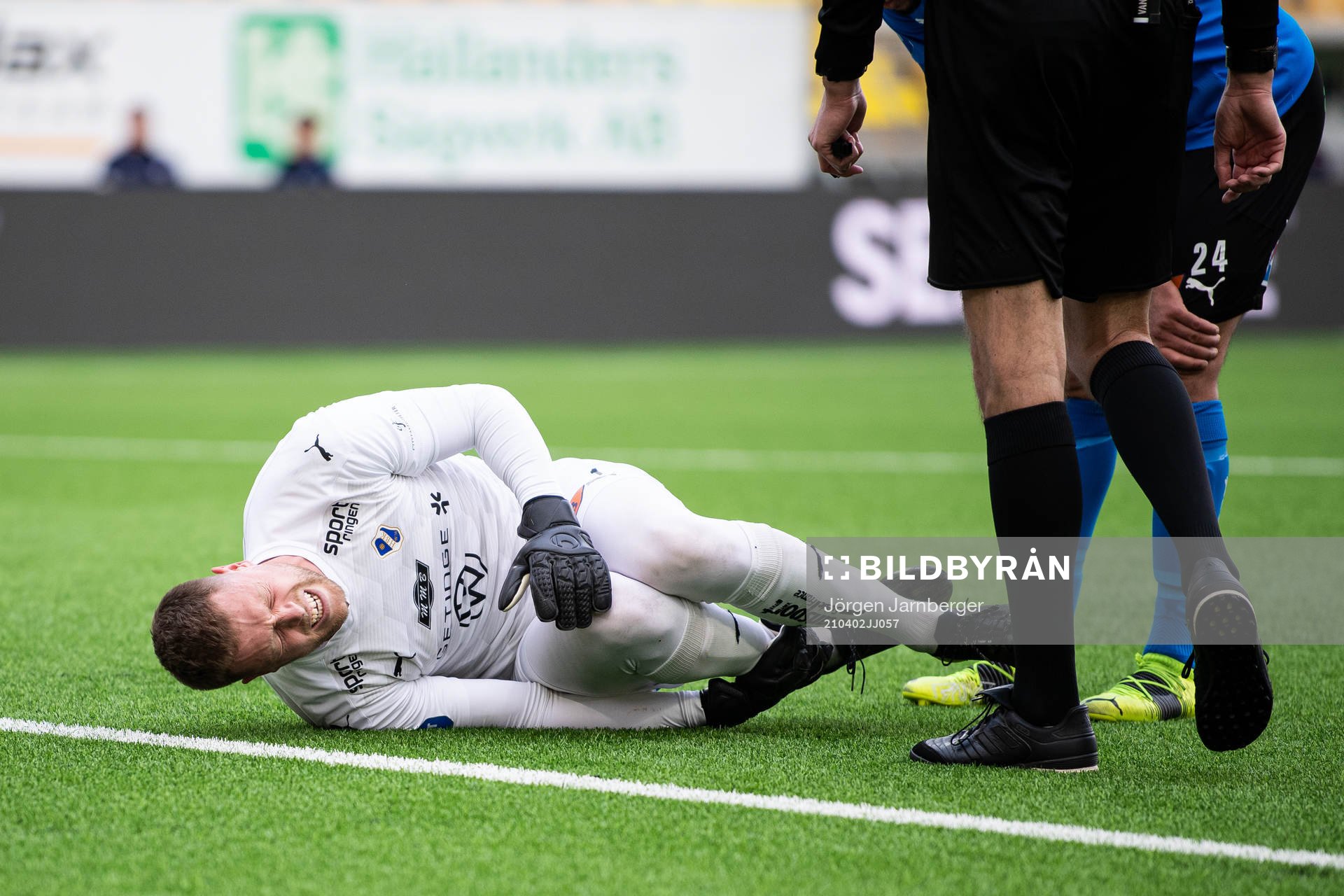 Halmstads målvakt Malkolm Nilsson Säfqvist har ont
