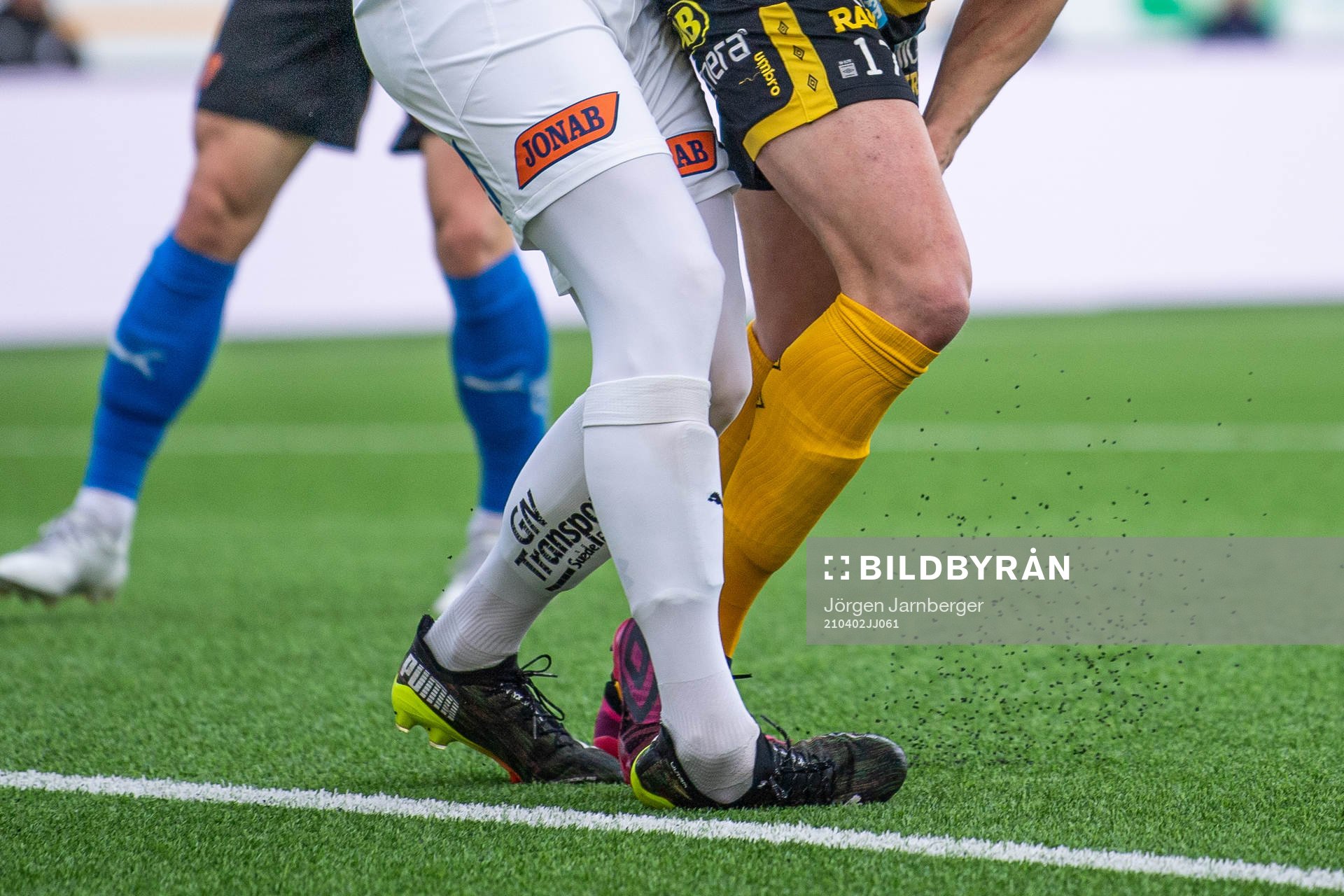 Halmstads målvakt Malkolm Nilsson Säfqvist trampar snett