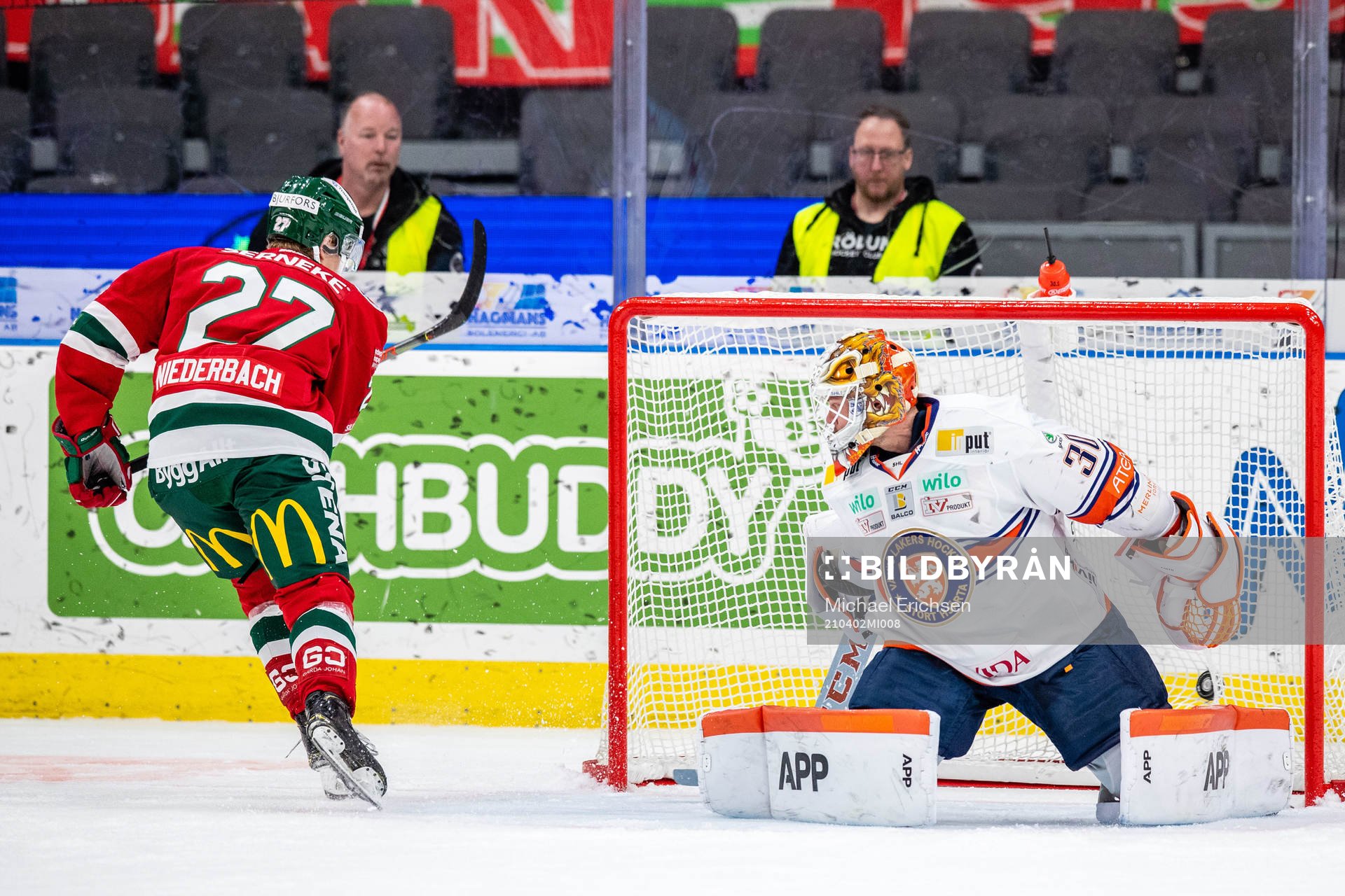 Frölundas Teodor Niederbach gör 1-0 bakom Växjös