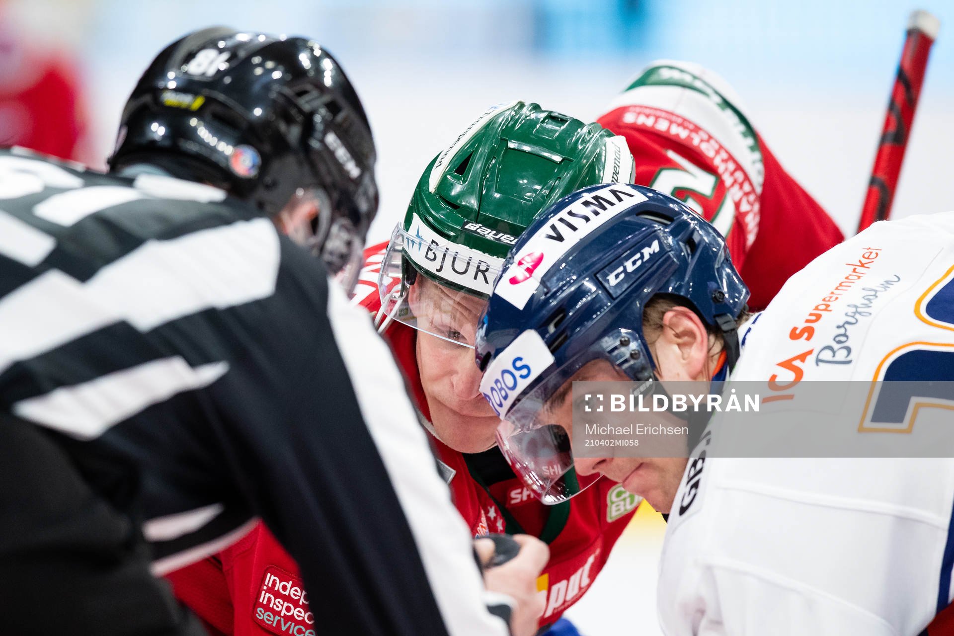 Frölundas Max Friberg tekar mot Växjös Jack Drury
