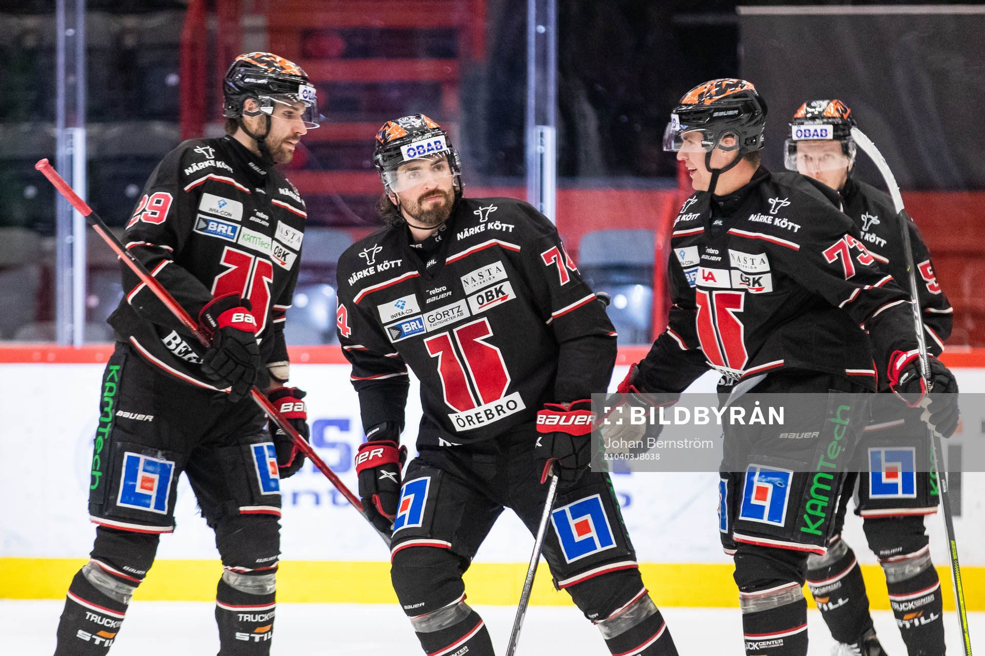 Örebros Nick Ebert jublar med lagkamrater