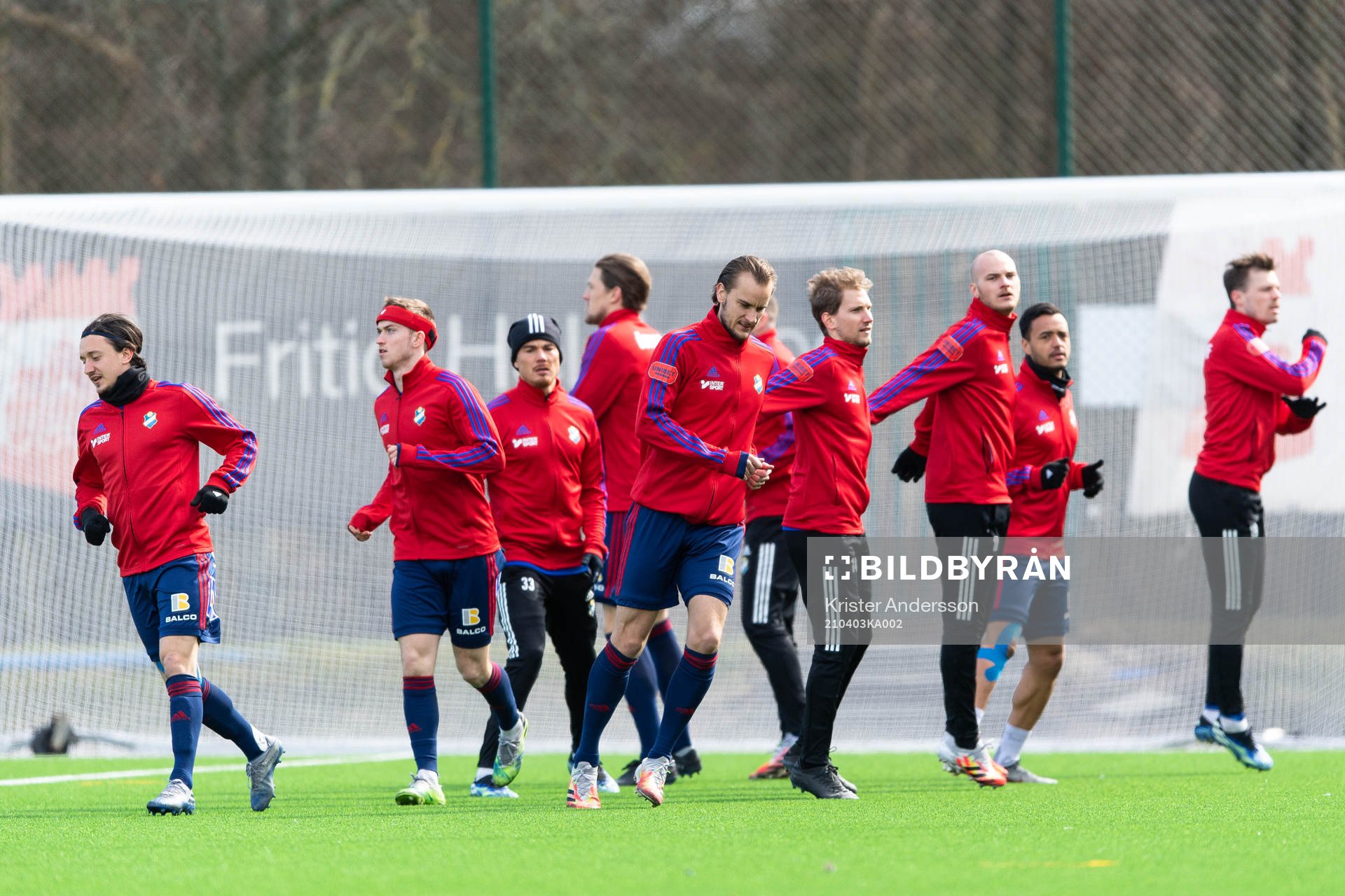 Östers spelare värmer före träningsmatchen i fotboll