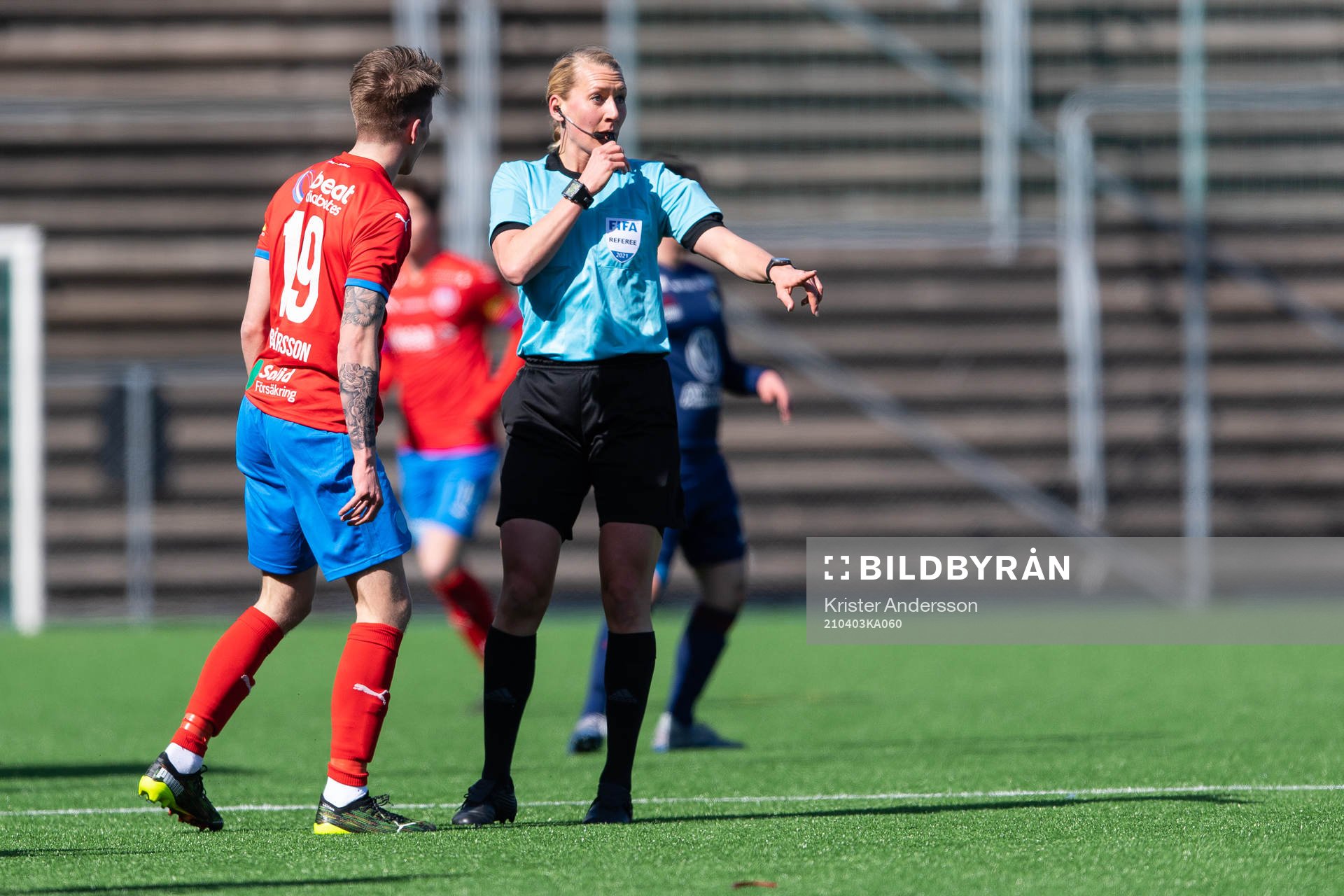 Helsingborgs Bödvar Bödvarsson och domare Tess Olofsson