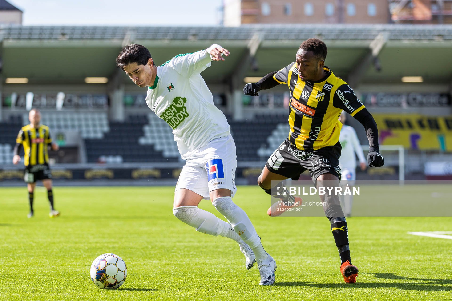 Varbergs Jean Carlos De Brito och Häckens Benie Adama