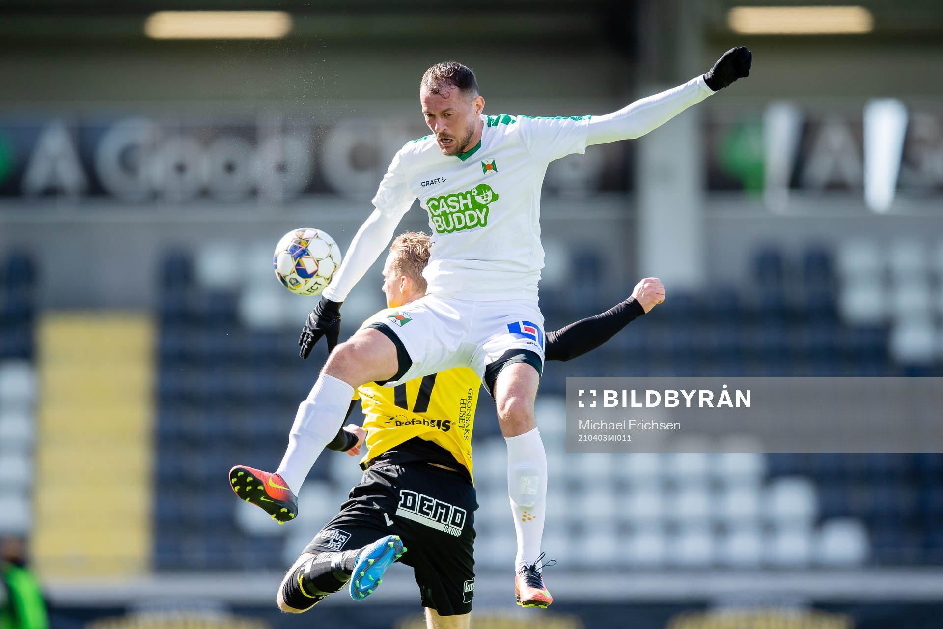 Häckens Gustav Berggren och Varbergs Robin Tranberg