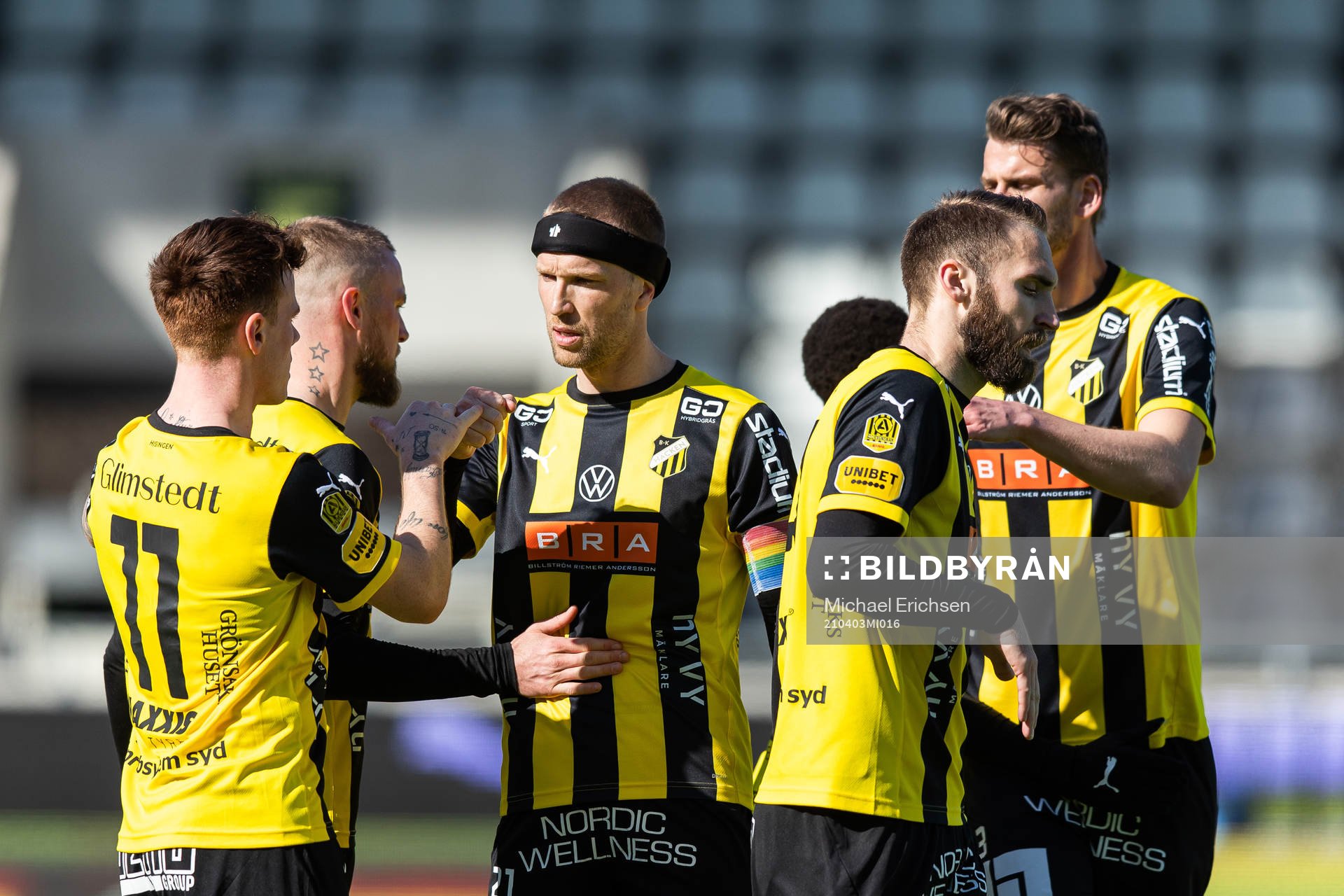 Häckens Tobias Heintz jublar med lagkamrater