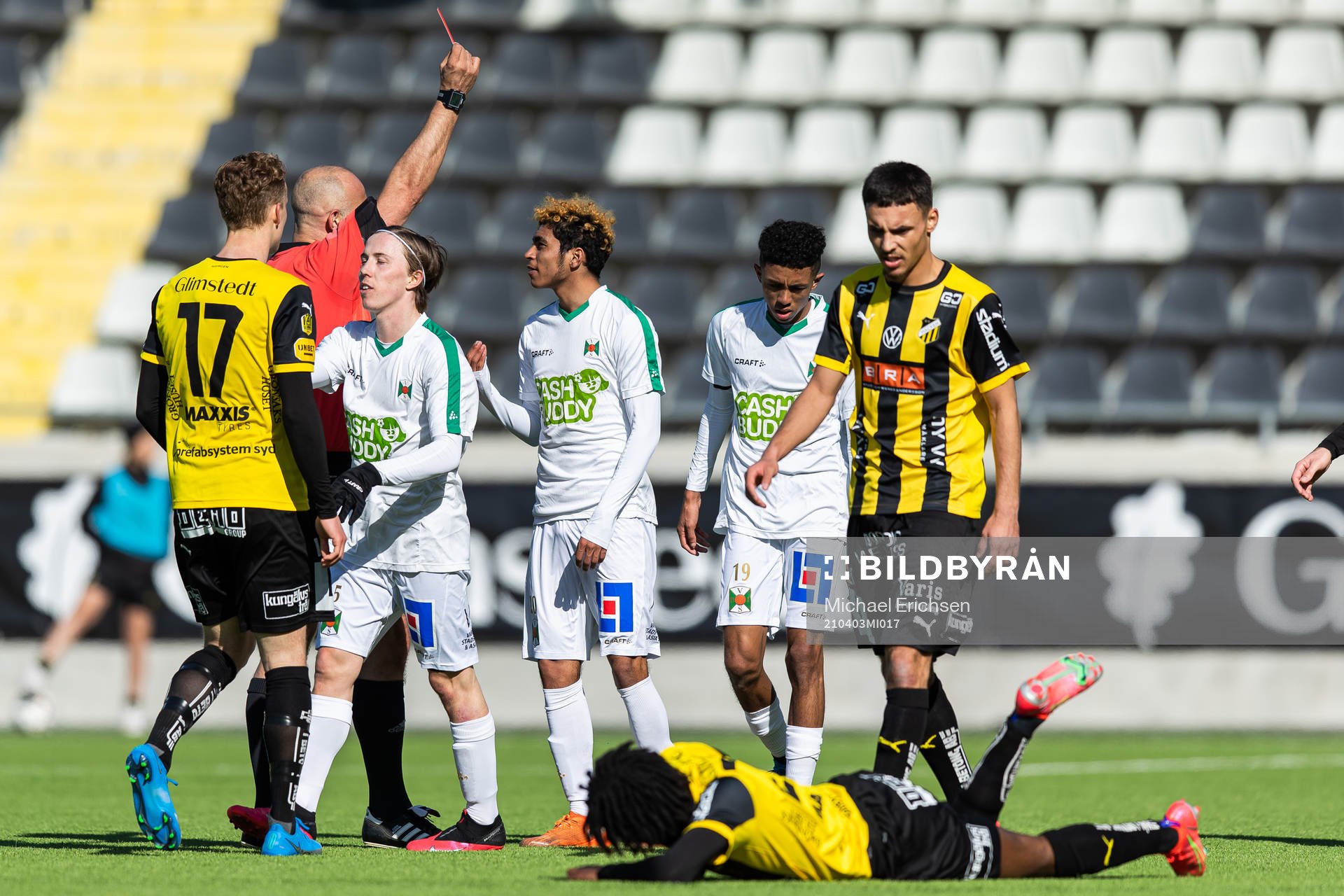 Varbergs Keanin Ayer får rött kort