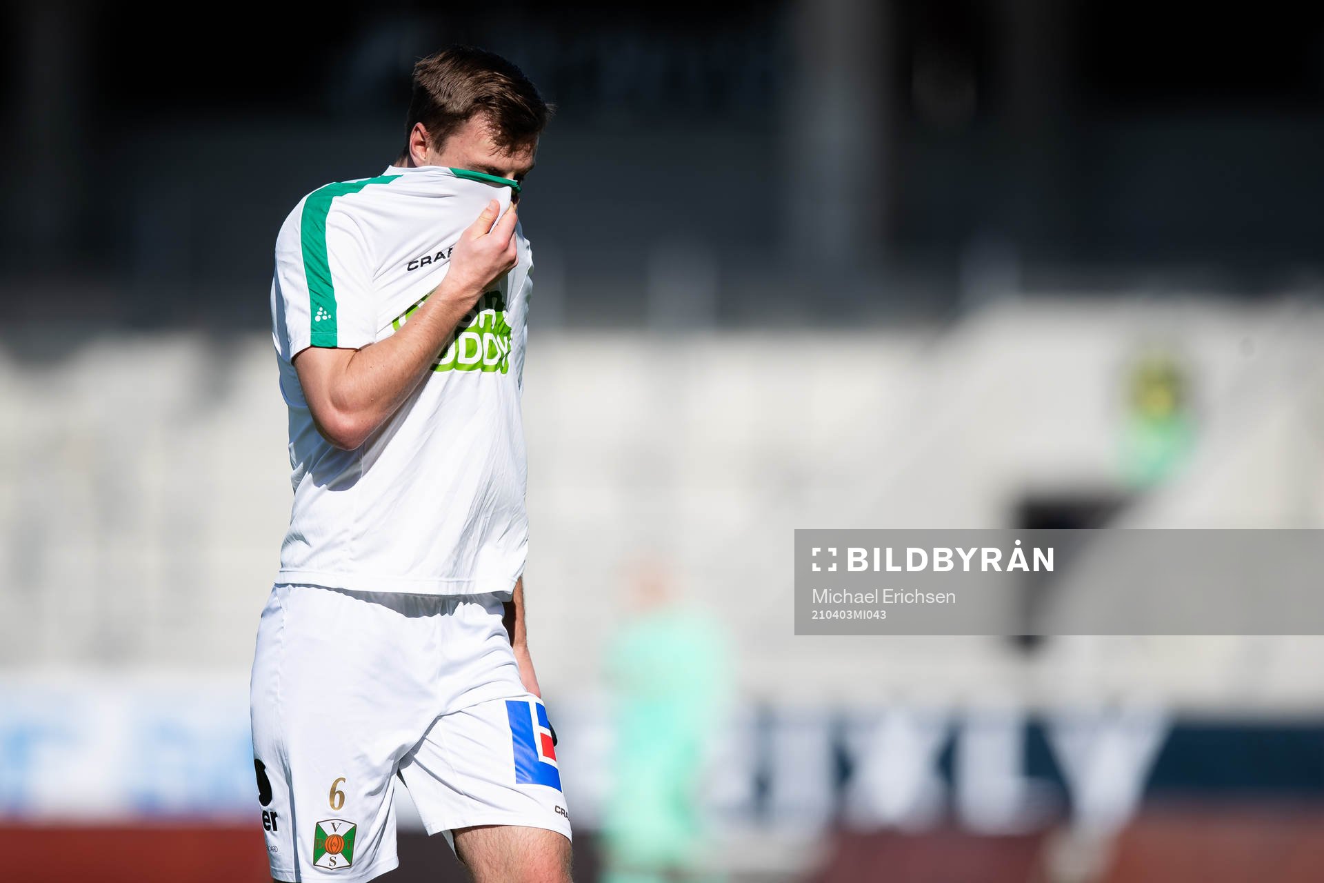 Varbergs Albin Winbo lämnar planen