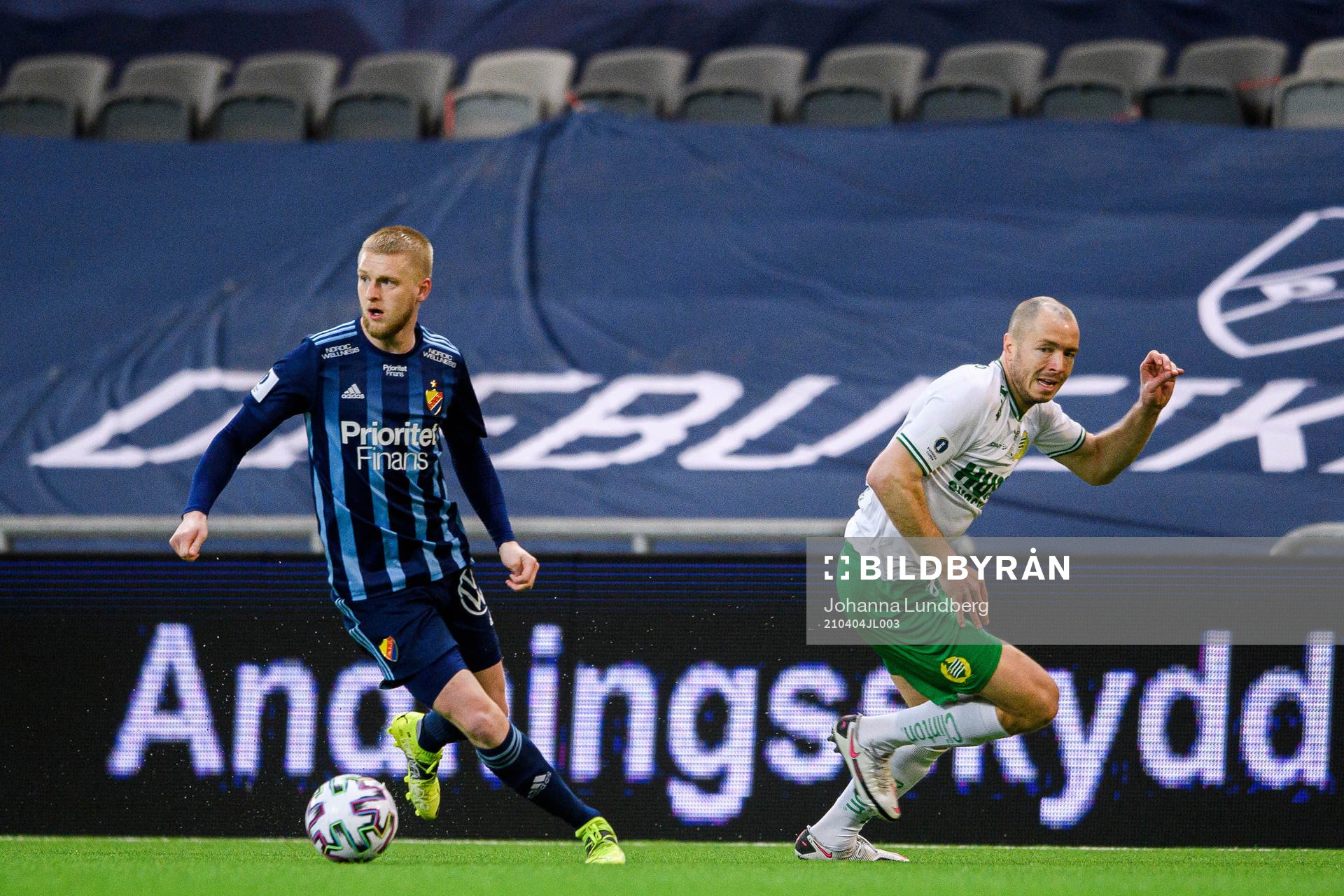 Djurgårdens Kalle Holmberg och Hammarbys Jon Gudni Fjoluson