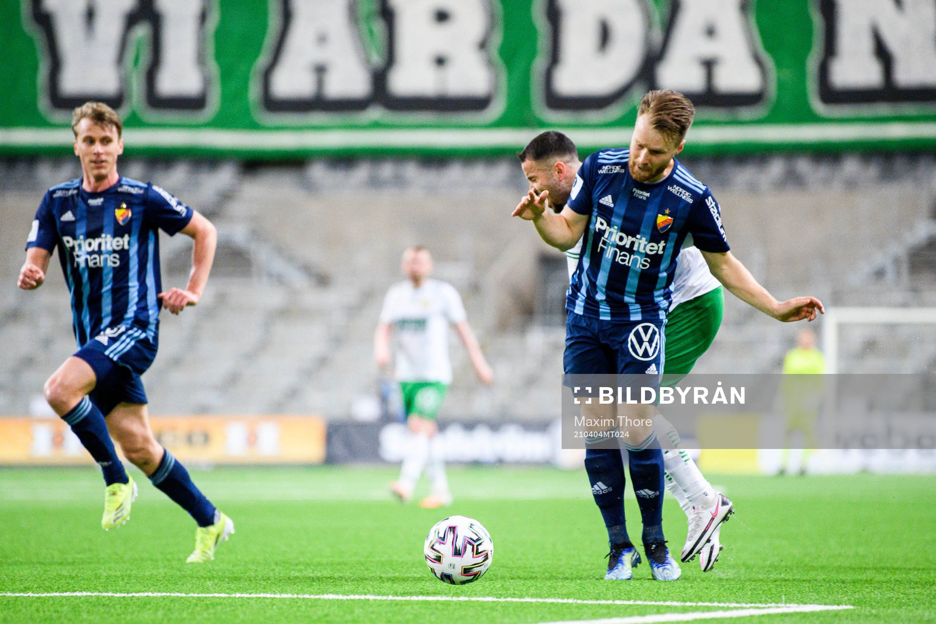 Djurgårdens Jacob Une Larsson och Hammarbys Mohanad Jeahze