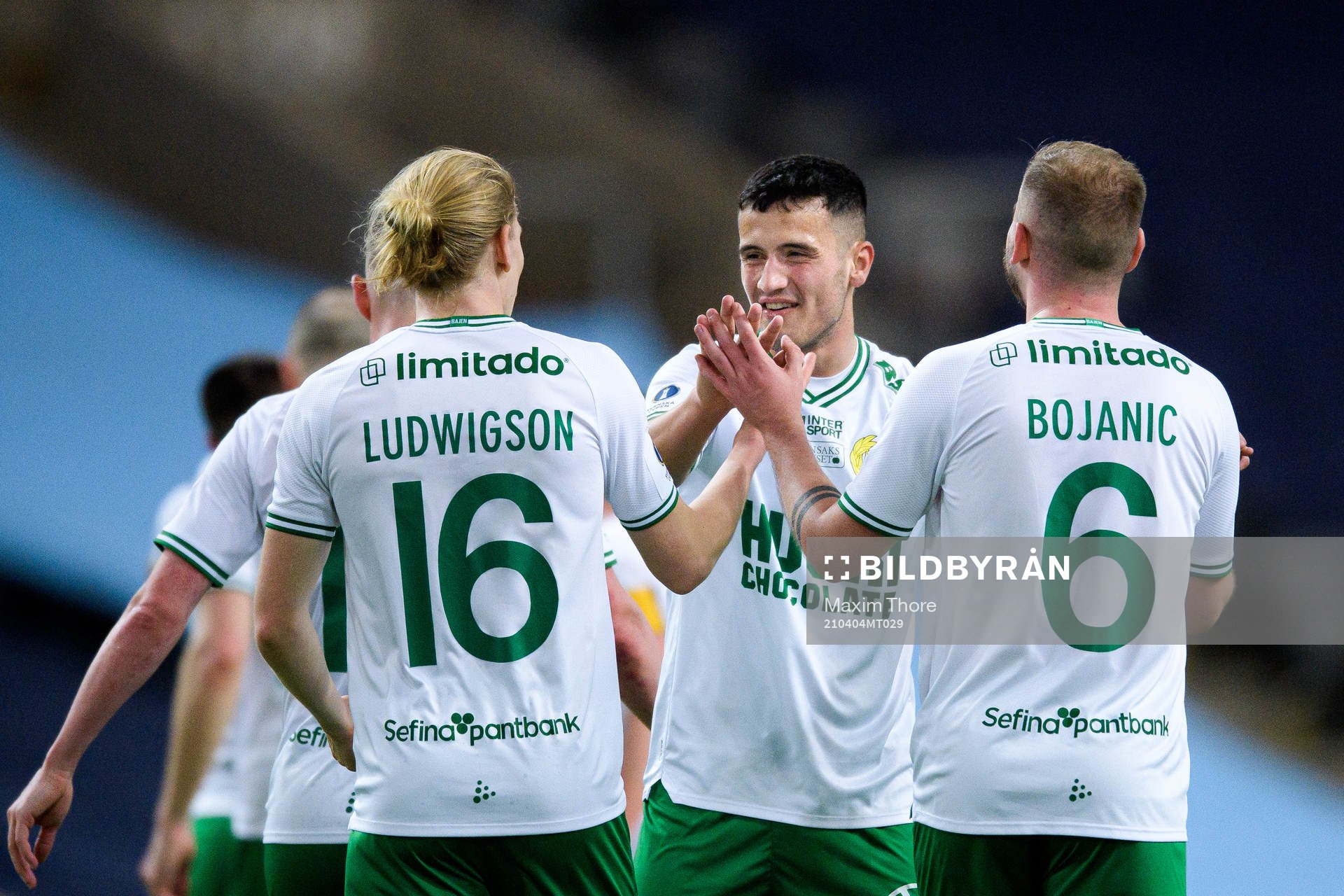 Hammarbys Gustav Ludwigson , Astrit Selmani och Darijan