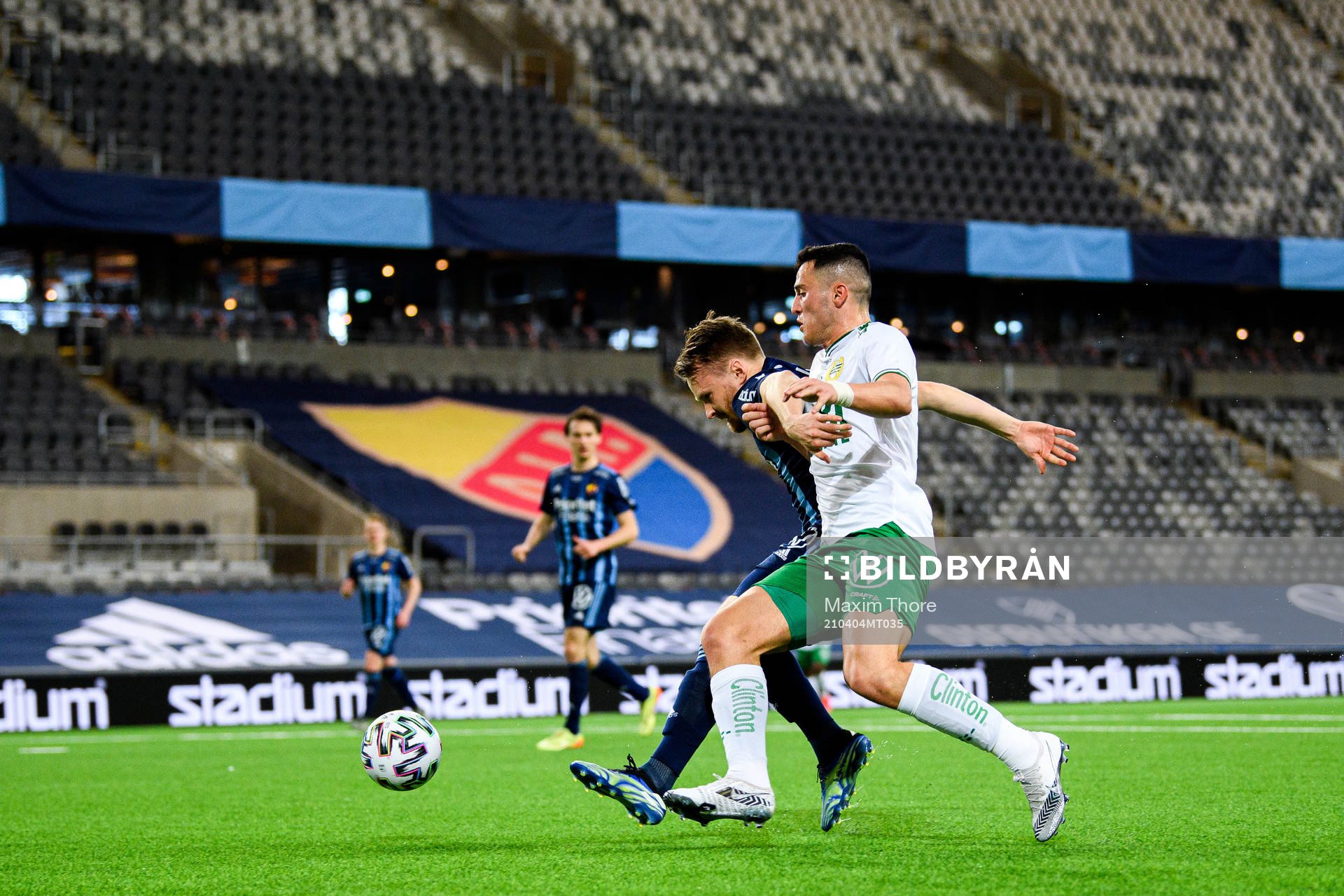 Djurgårdens Jacob Une Larsson och Hammarbys Mohanad Jeahze