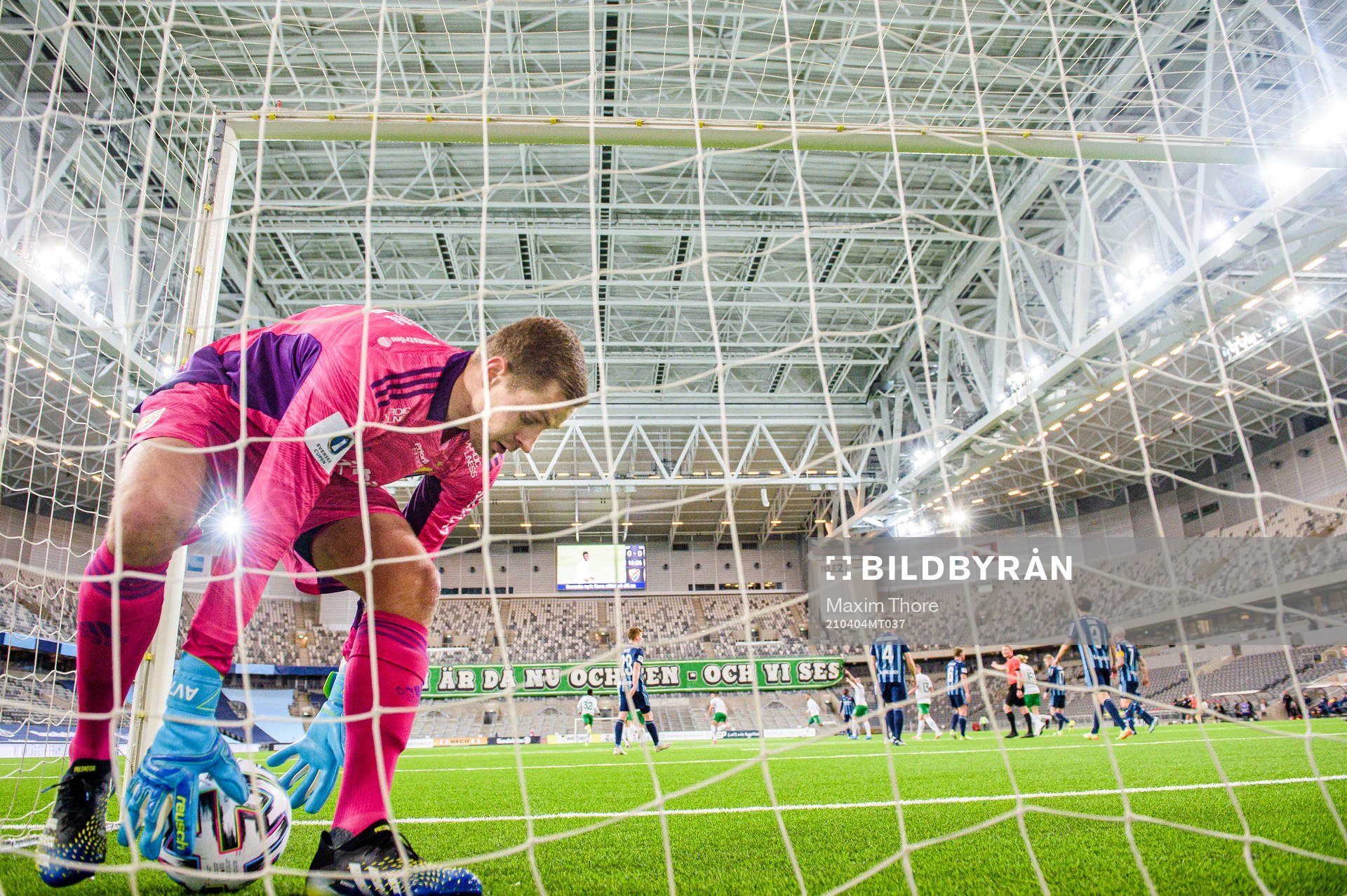 Djurgårdens målvakt Aleksandr Vasyutin deppar