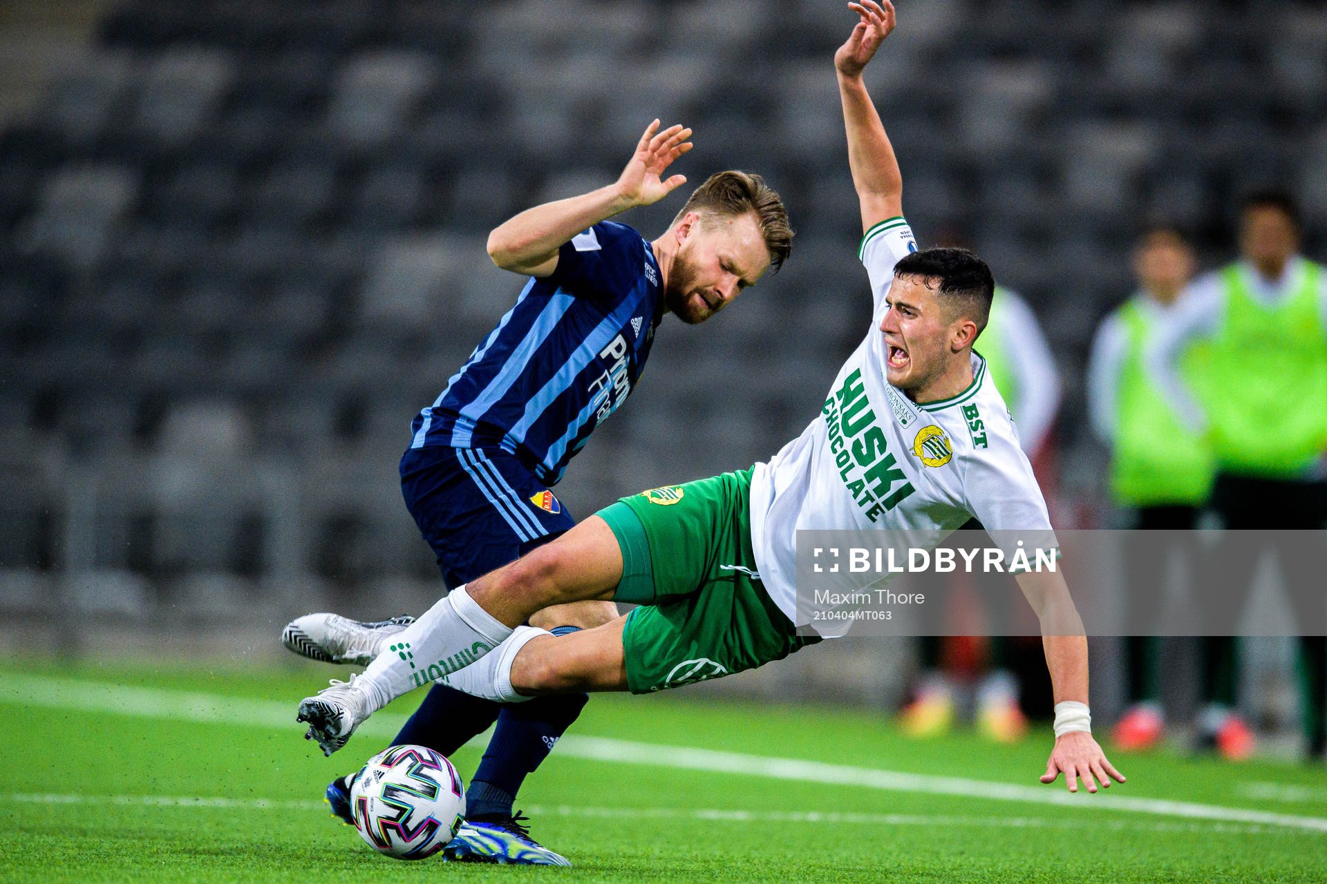 Djurgårdens Jacob Une Larsson och Hammarbys Astrit Selmani