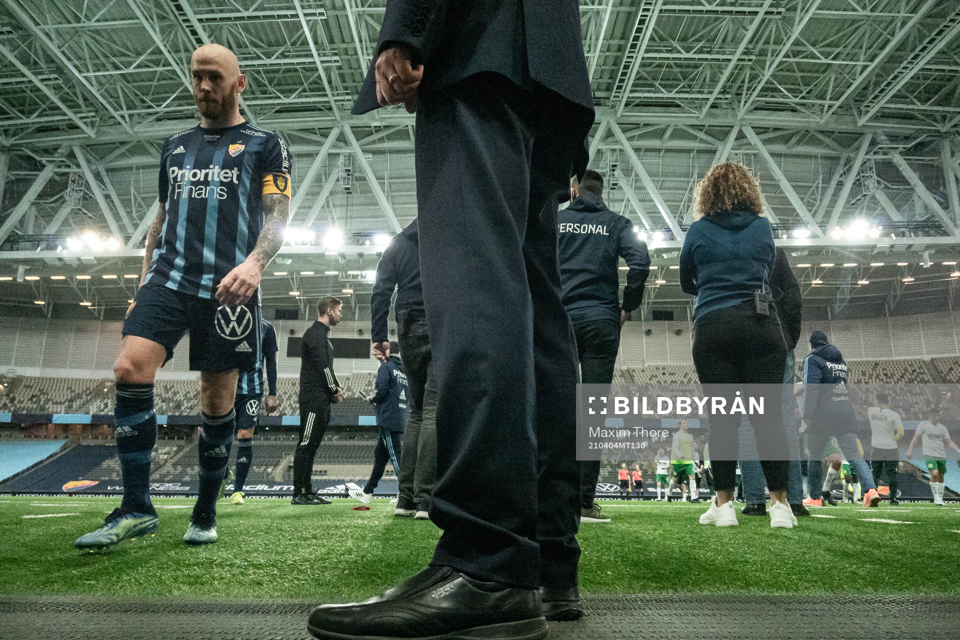 Djurgårdens Magnus Eriksson lämnar planen