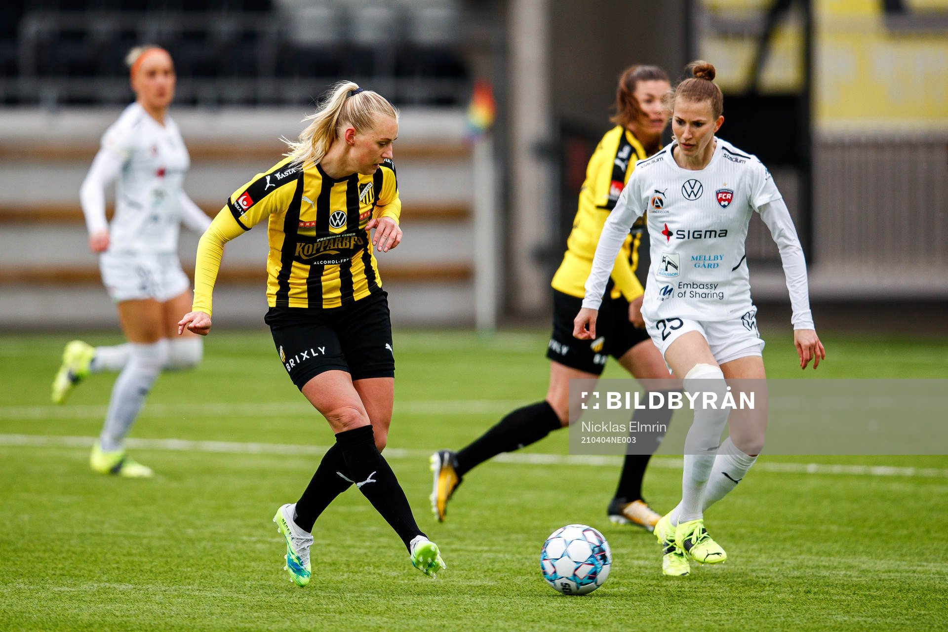 Häckens Stina Blackstenius och Rosengårds Emma Berglund