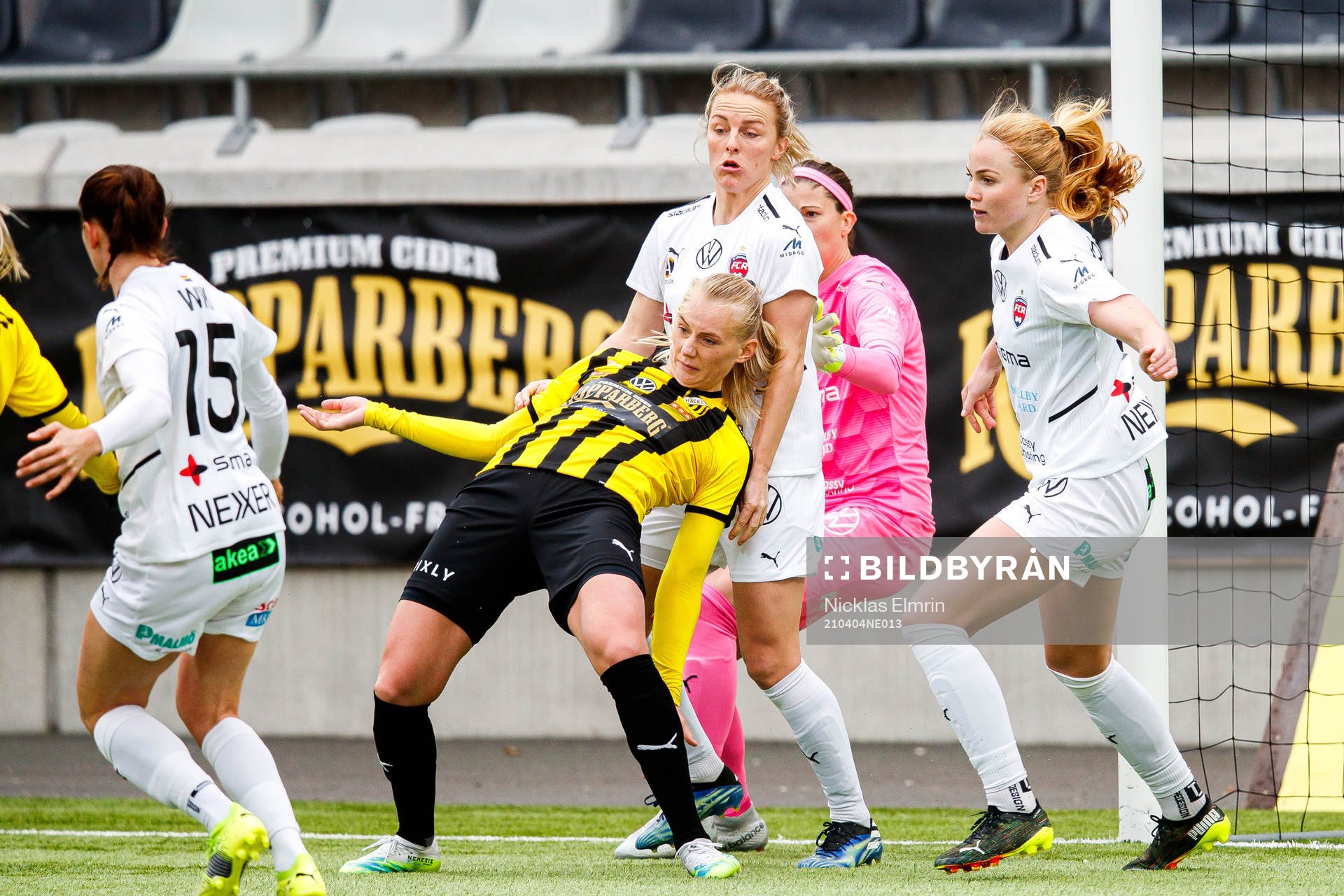 Rosengårds Mimmi Larsson och Häckens Stina Blackstenius