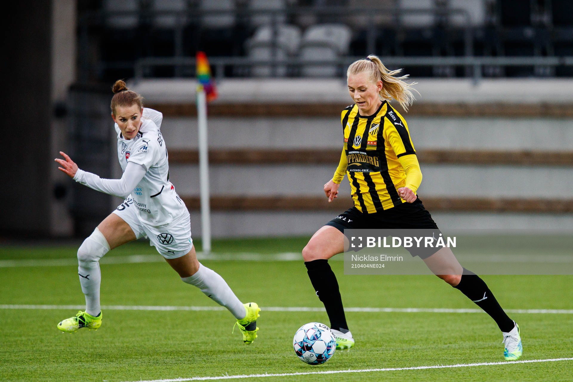 Rosengårds Emma Berglund och Häckens Stina Blackstenius
