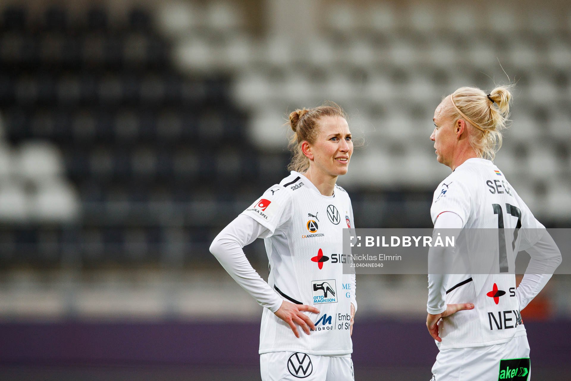Rosengårds Emma Berglund och Caroline Seger deppar