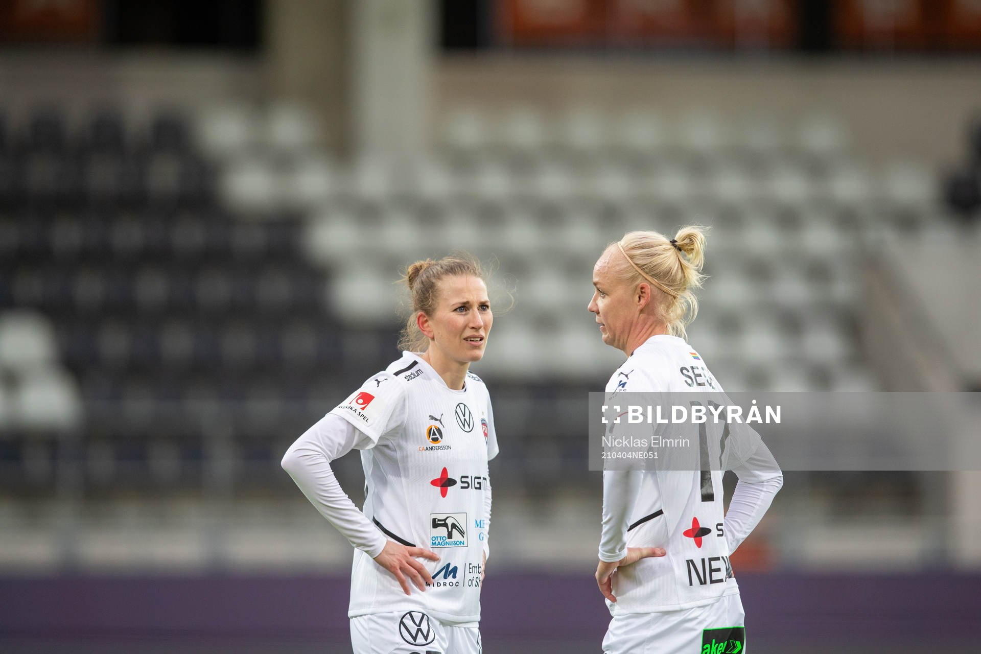 Rosengårds Emma Berglund och Caroline Seger deppar