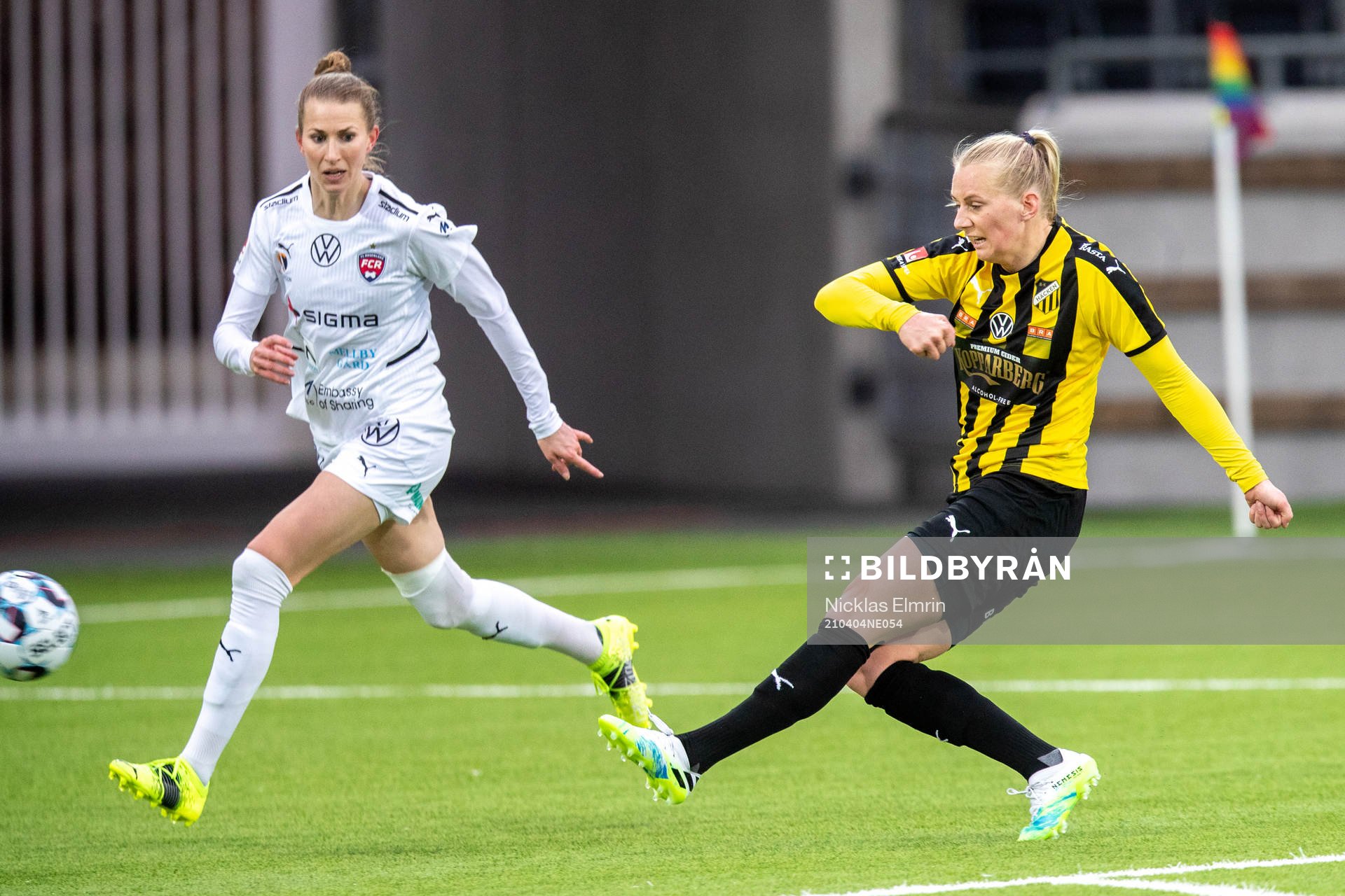 Häckens Stina Blackstenius mot Rosengårds Emma Berglund