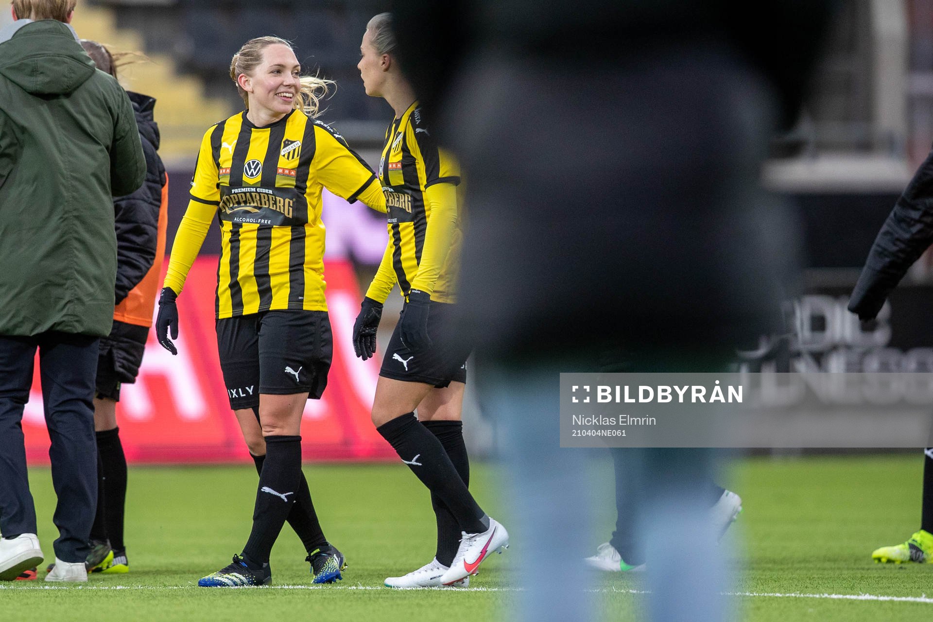 Häckens Elin Rubensson jublar