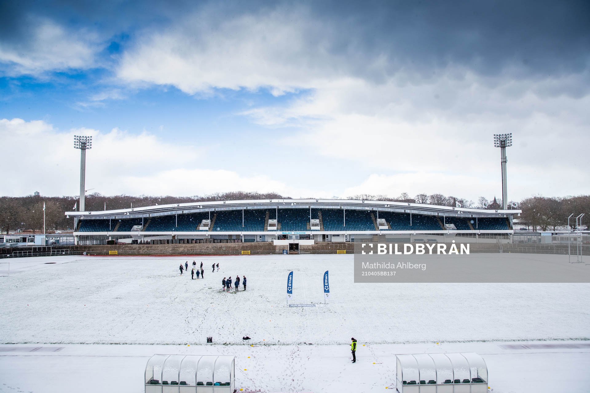 IFK Malmös spelare värmer upp