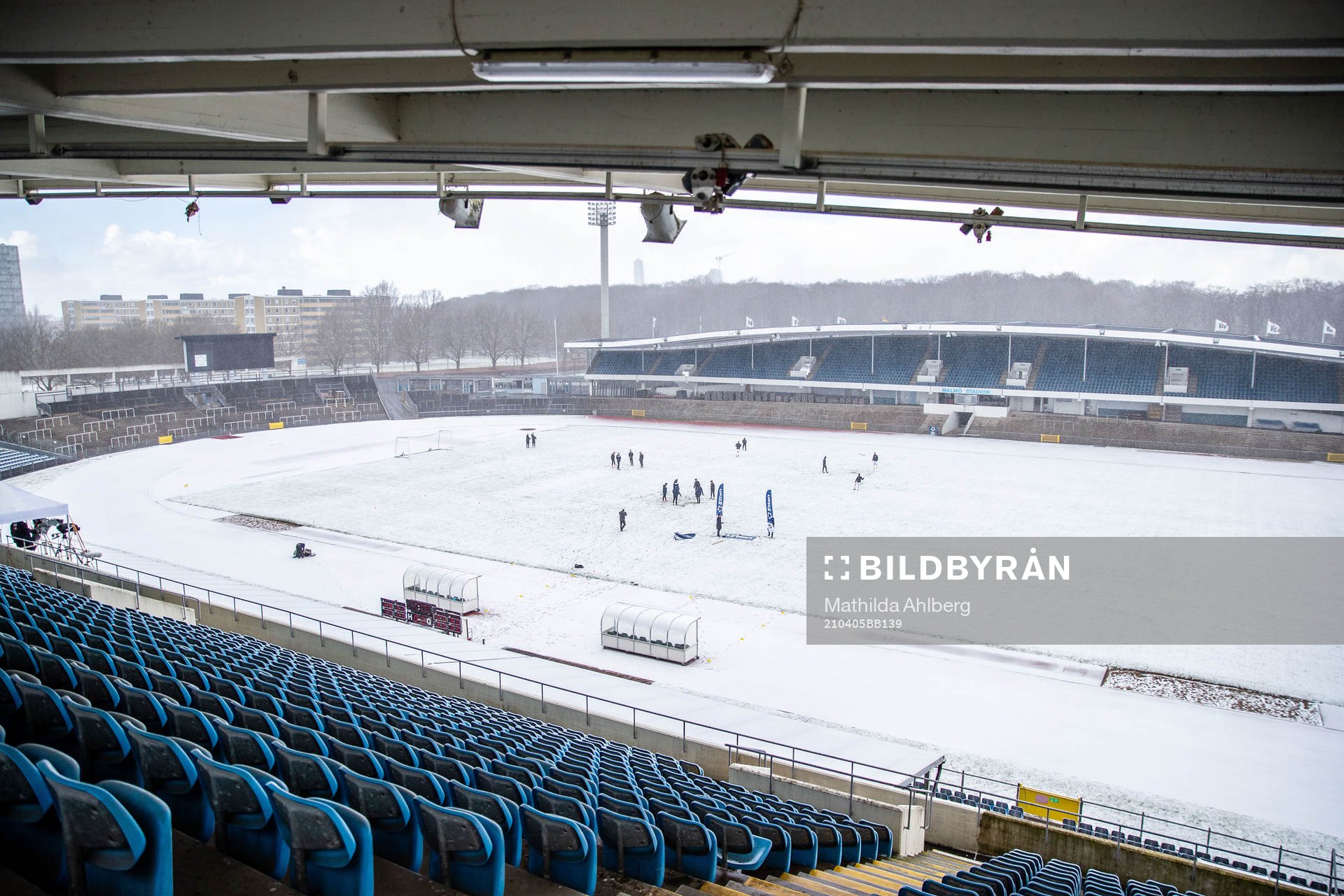 Malmö Stadion med snö på planen