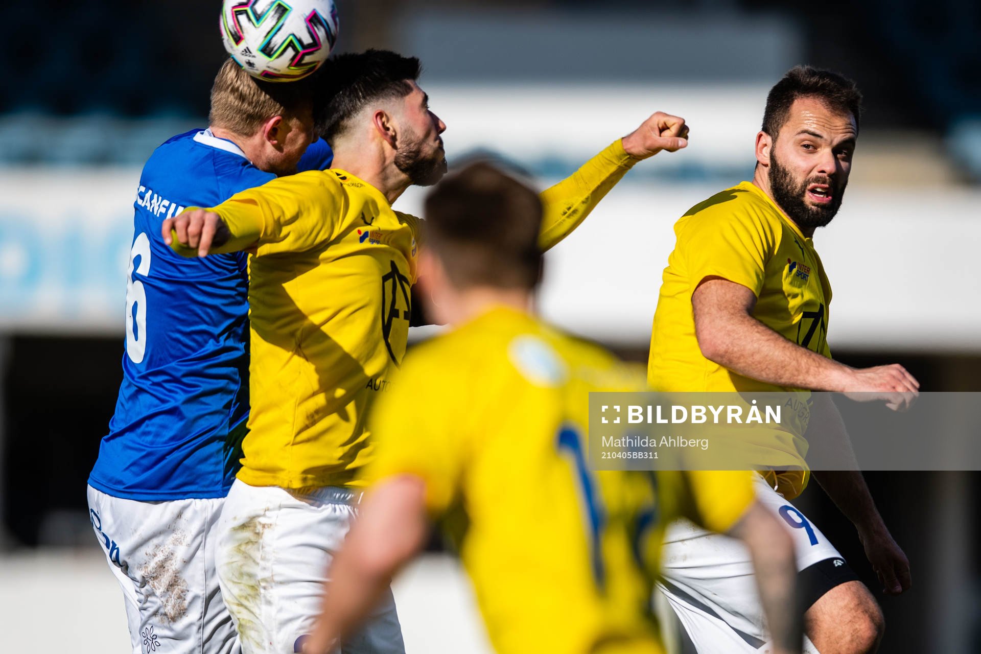Åtvidabergs Adrian Pettersson i nickduell med IFK Malmös