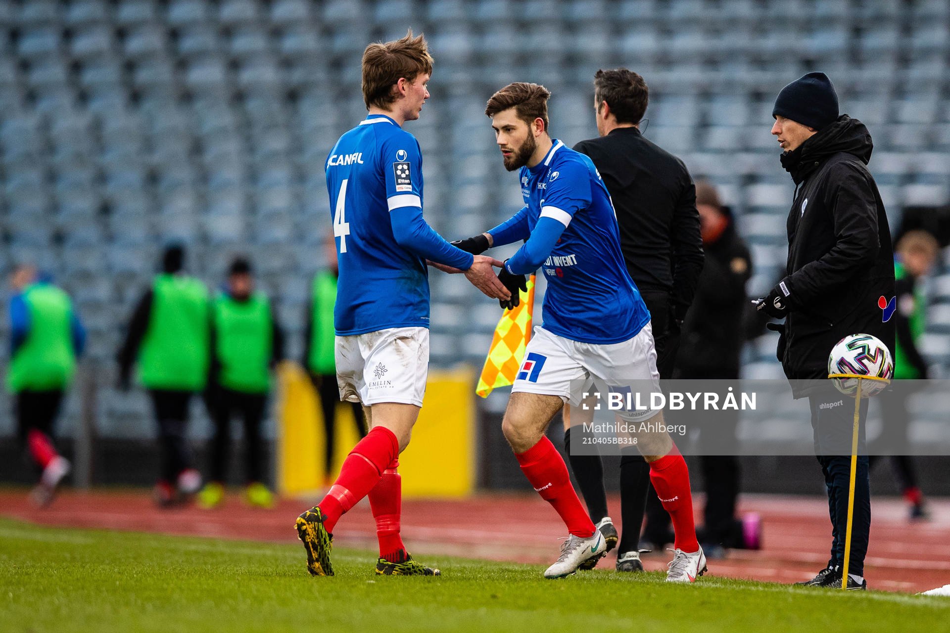 Åtvidabergs Jonatan Guseff byts ut samtidigt som Simon Sandholm byts in under fotbollsmatchen i Division 1 södra mellan IFK Malmö och Åtvidaberg den 5 april 2021 i Malmö.