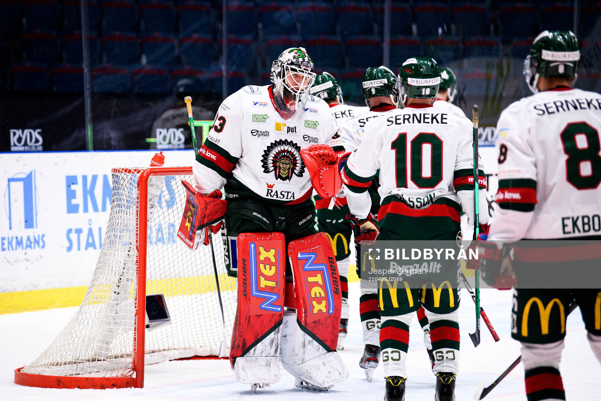 Frölundas målvakt Johan Mattsson jublar