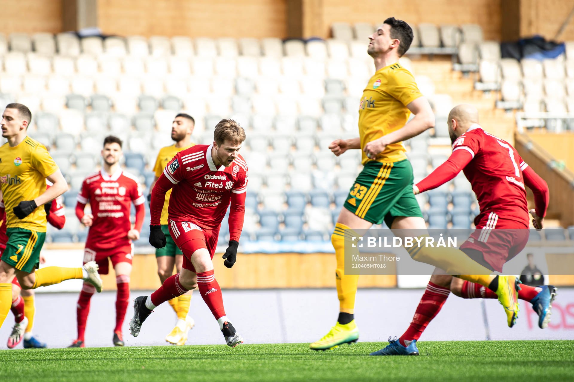 Piteås Fredrik Johansson jublar efter 2-1 på straff under fotbollsmatchen i Division 1 norra mellan Dalkurd och Piteå den 5 april 2021 i Uppsala.