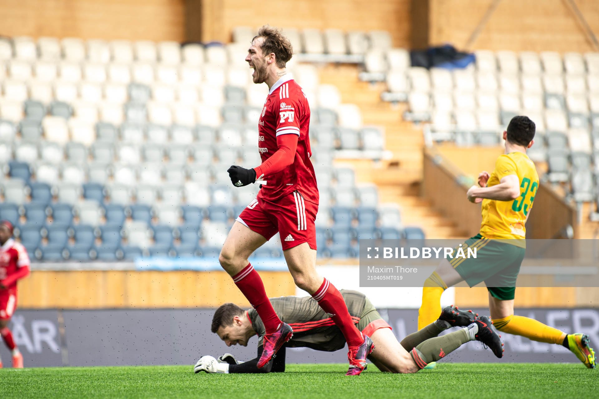 Piteås Marcus Fahlgren-H jublar efter 3-2 målet under fotbollsmatchen i Division 1 norra mellan Dalkurd och Piteå den 5 april 2021 i Uppsala.