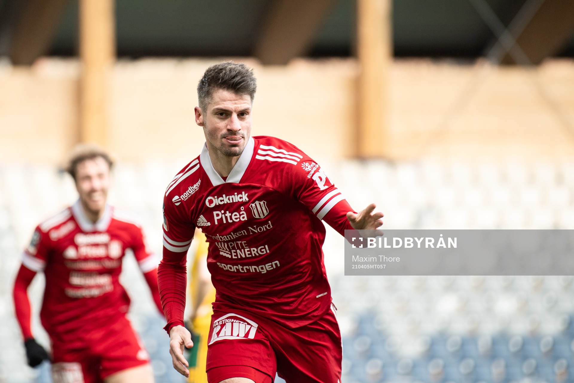 Piteås James Burgin jublar