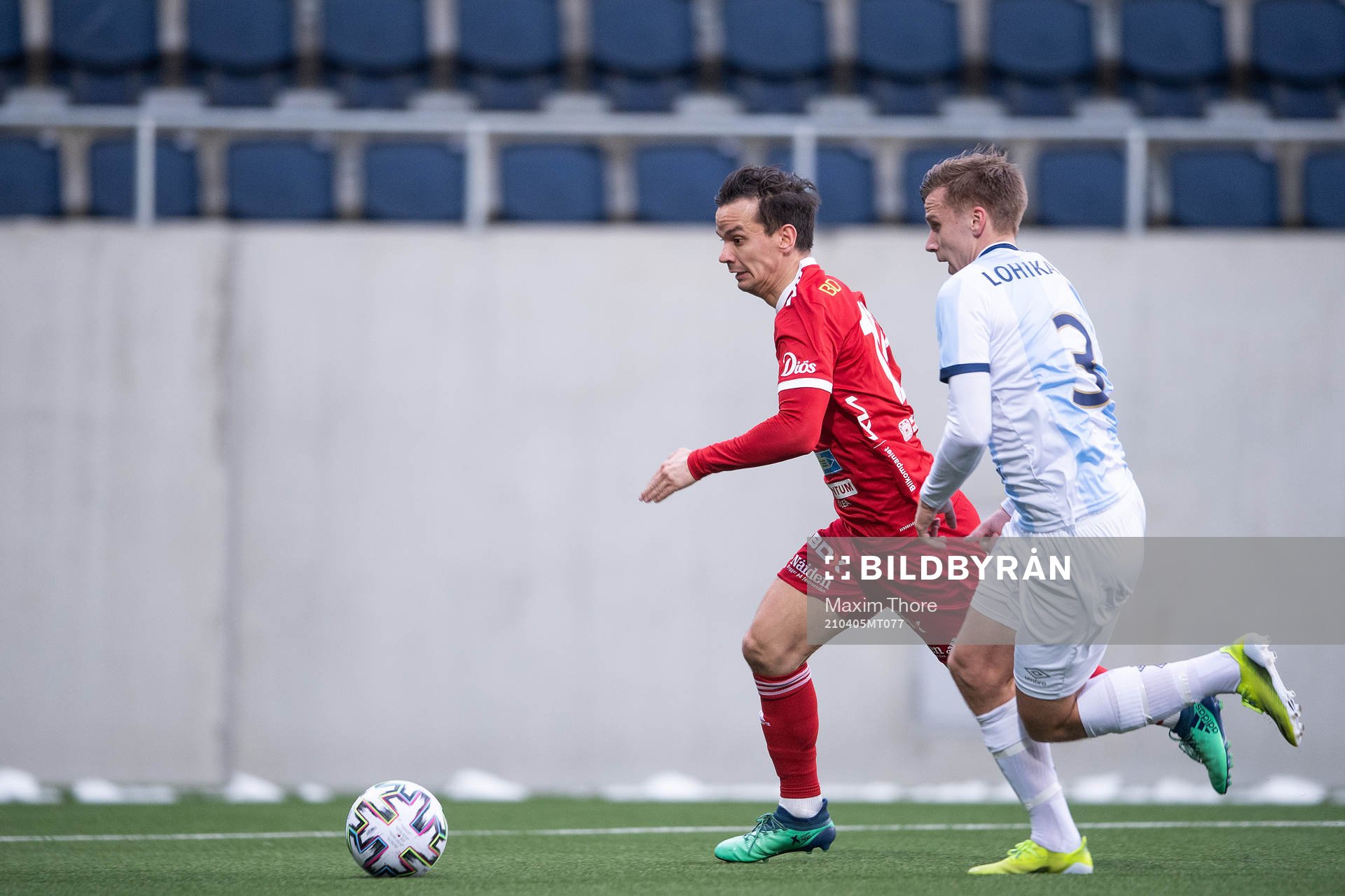Luleås Patrik Pettersen och Gefles Albin Lohikangas under fotbollsmatchen i Division 1 norra mellan Gefle och Luleå den 5 april 2021 i Gävle.