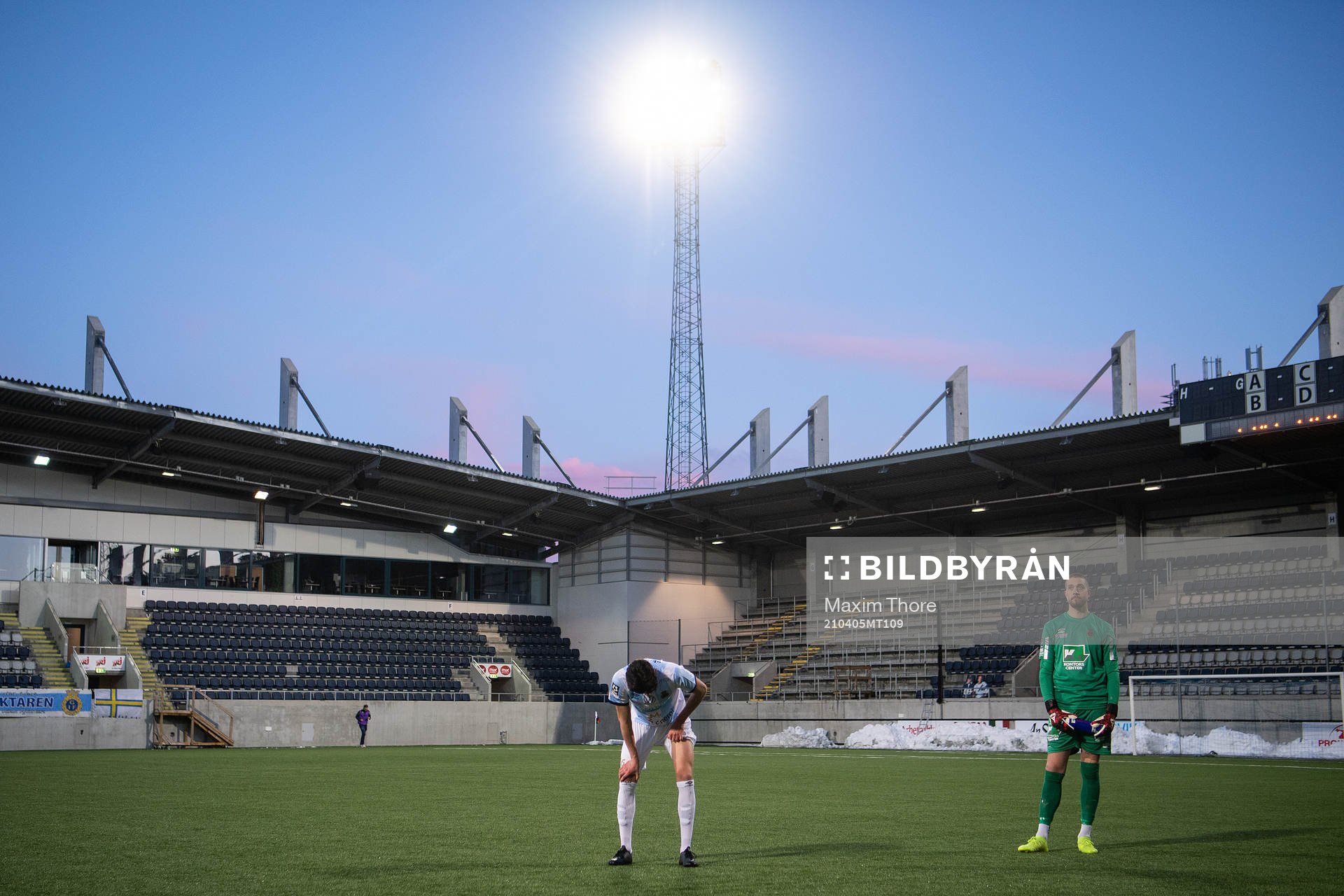Gefles målvakt Tim Markström deppar