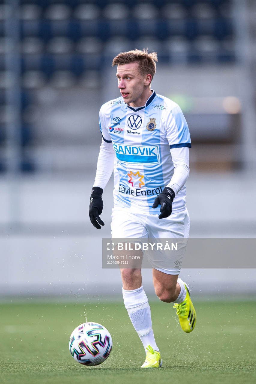 Gefles Albin Lohikangas under fotbollsmatchen i Division 1 norra mellan Gefle och Luleå den 5 april 2021 i Gävle. 