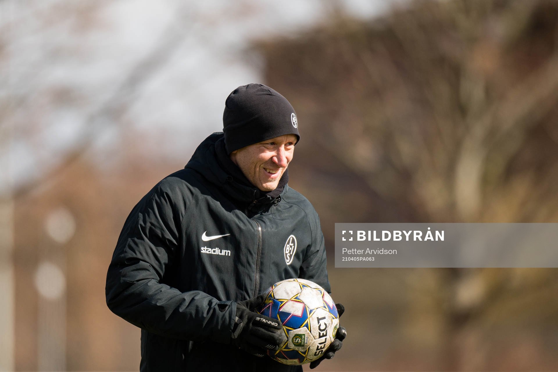 Tränare Billy Magnusson under en fotbollsträning med Landskrona den 5 april 2021 i Landskrona. 