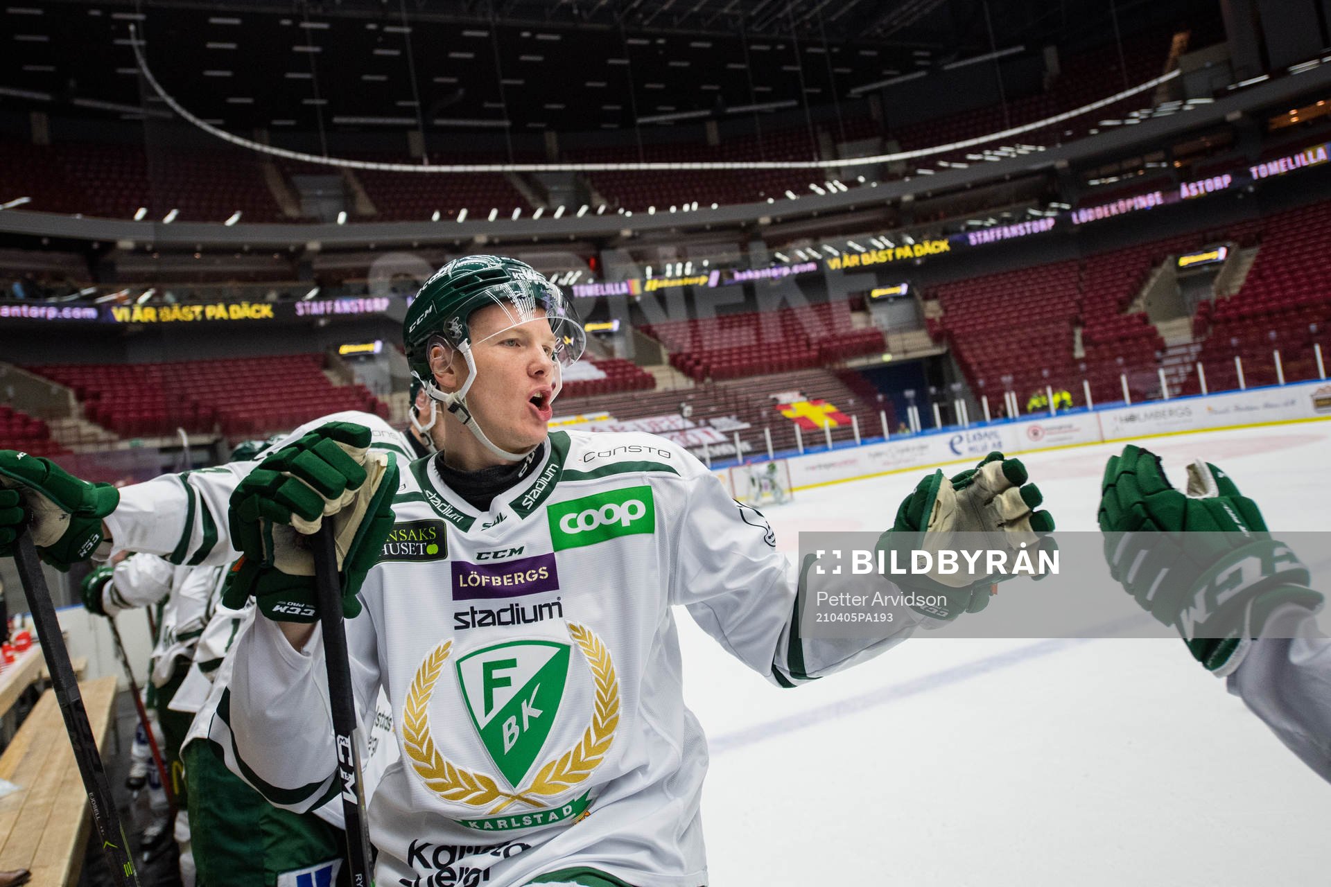 Färjestads Gustav Rydahl jublar i båset