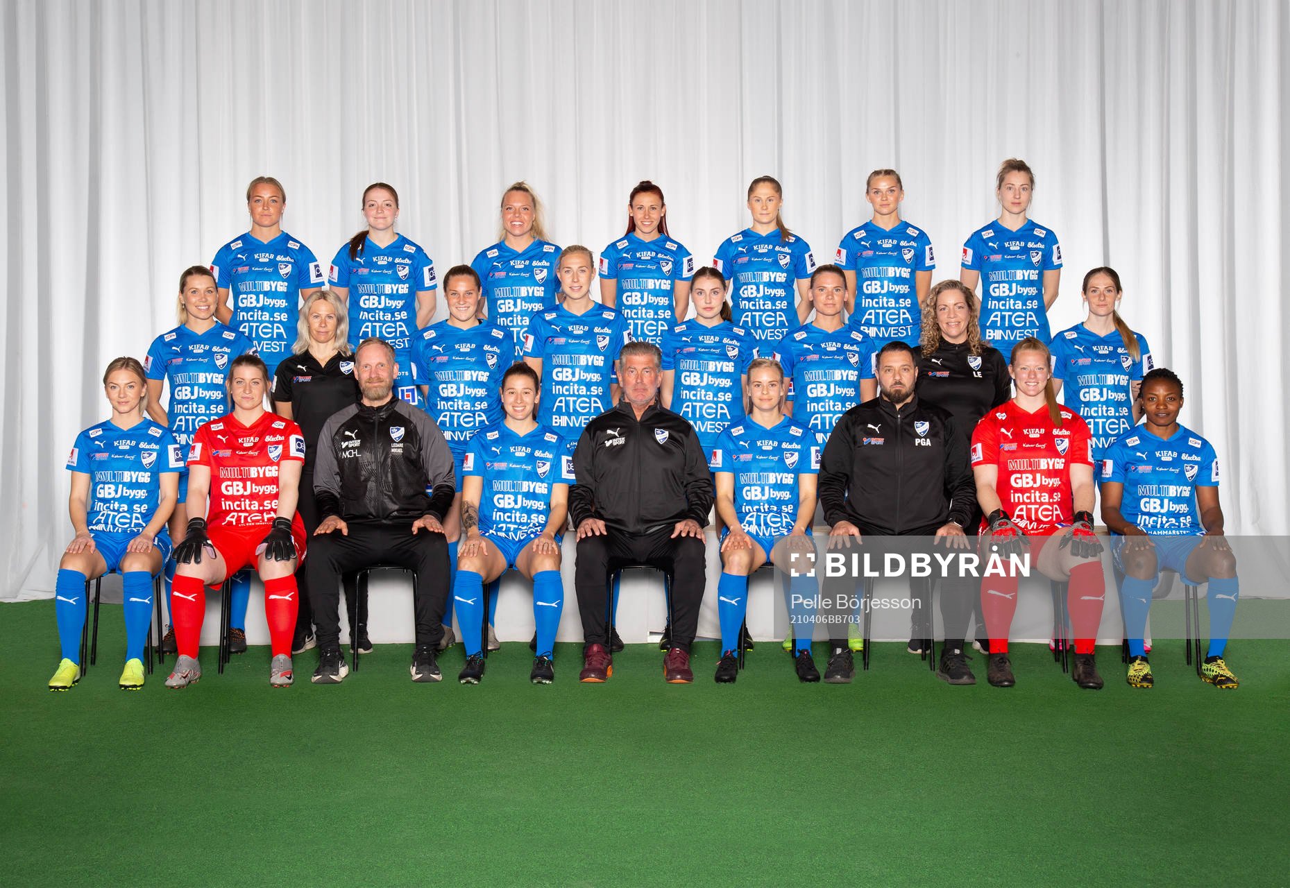 Kalmar poserar för en lagbild den 6 april 2021 i Kalmar. Bakre ledet från vänster: Ingrid Wixner, Andrea Thorisson Diaz, Camilla Olsson, Ofelia Medhammar, Frida Johansson, Amanda Persson, Jessika Pedersen. Mittenledet från vänster: Mimmi Asperot, fysioterapeut Sofia Ryman, Linnéa Svensson, Mikaela Almgren, Nadine Atterlord, Klara Rybrink, lagledare Lena Einarsson, Sofia Olsson. Sittande från vänster: Maja Träff Williams, Sara Björk, assisterande tränare Mikael Kullman Larsson, Tabby Tindell, tränare Frank Berntzen, Fanny Nilsson, Assisterande tränare Aleco Postanidis, Aubrei Corder, Ebere Orji.