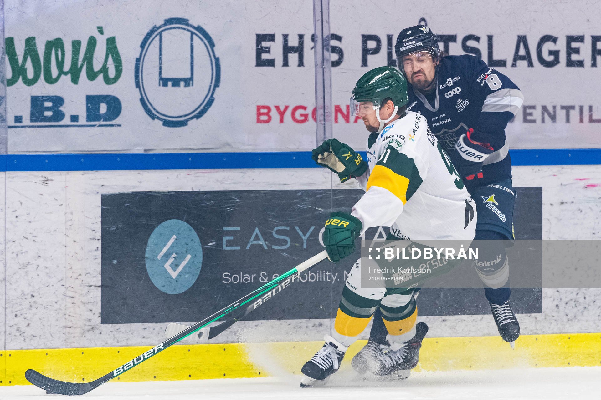 Björklövens Justin Crandall och Karlskogas Robin Carlsson