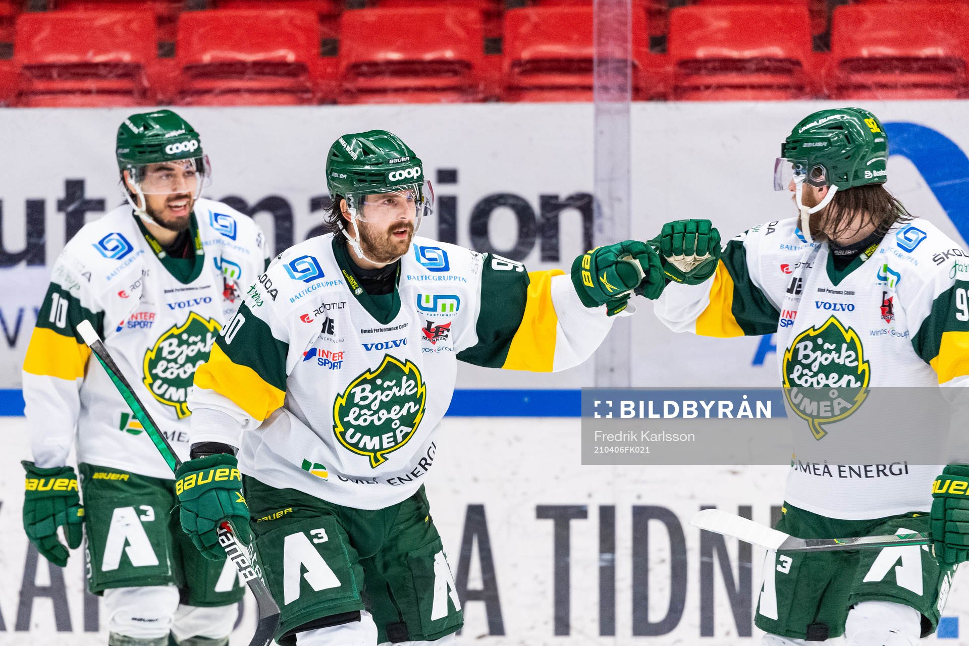 Björklövens Tyler Vesel och Daniel Norbe jublar med Alex