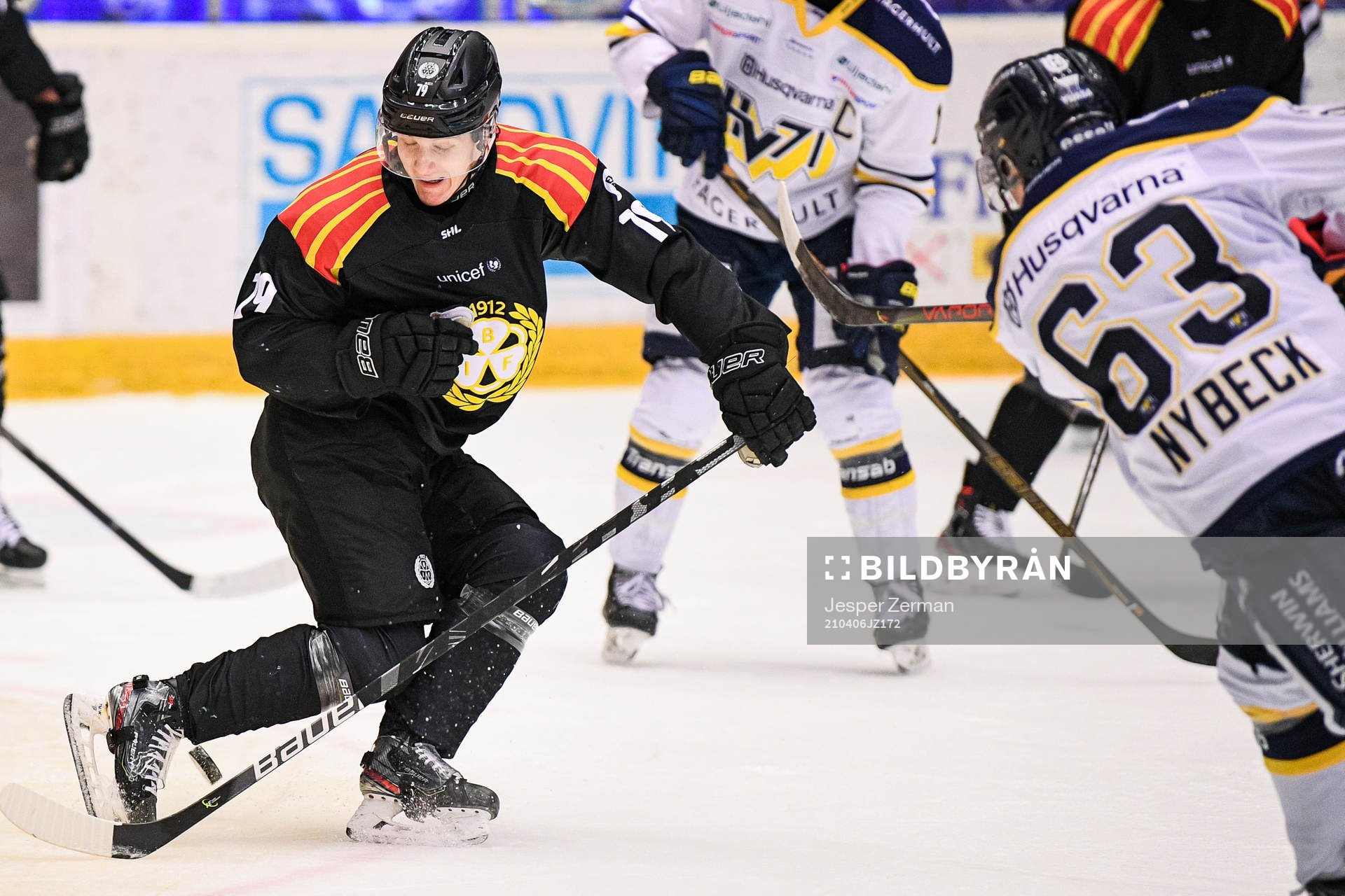 Brynäs Daniel Mannberg täcker skott